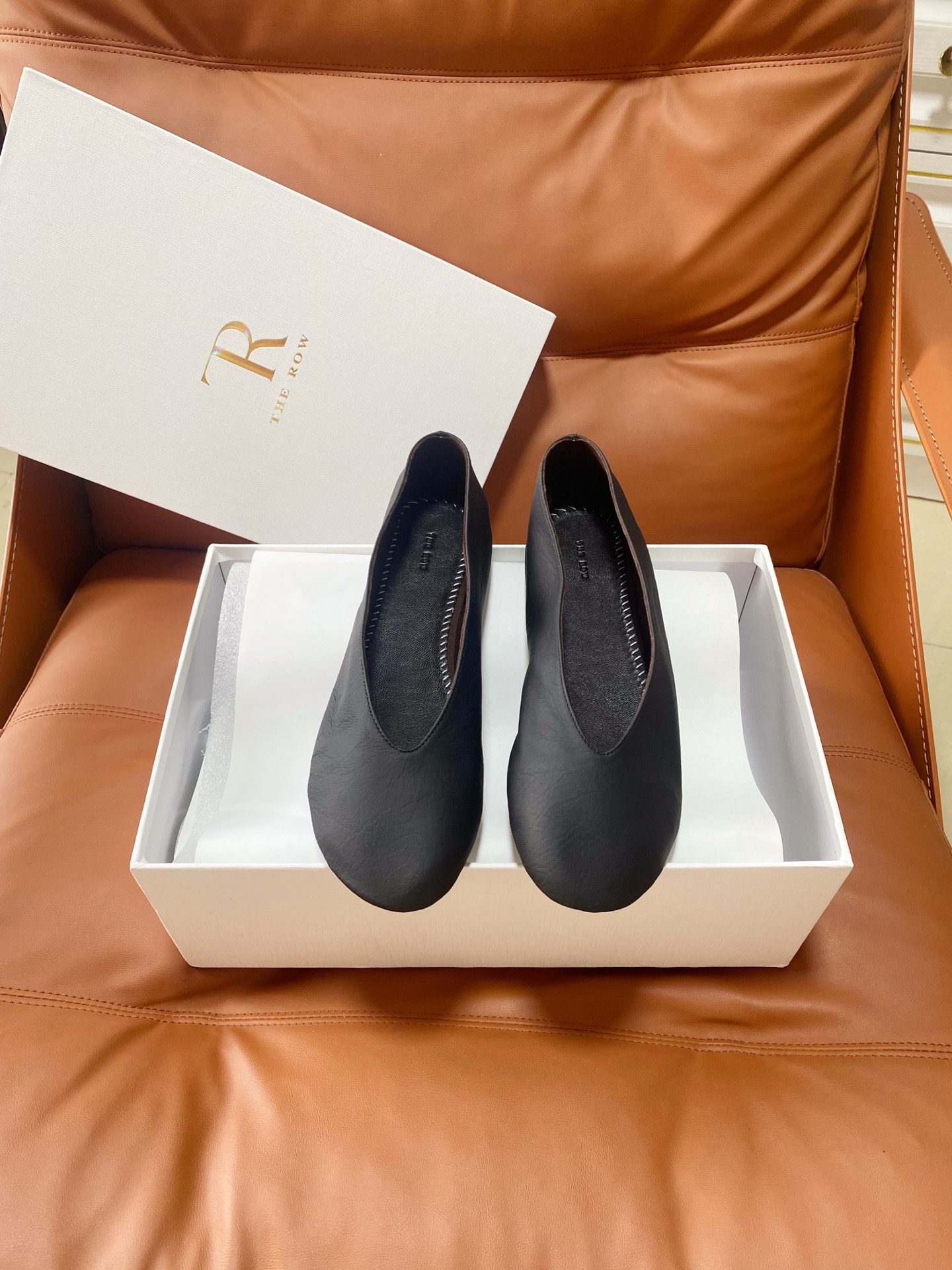 NO:926175,The ro*26 new early spring Mary Jane flat shoes, dancing shoes and grandma shoes!  It’s rare to see a dance shoe that is so detailed and very tolerant to the foot. It modifies the foot shape properly without losing its unique charm. It is convenient and convenient to put on the foot. It is also very comfortable and can be worn in daily life. It is super versatile!  Original leather, padded sheepskin, rubber sole, size 35-39 (40.41 customized), single shoes, mary jane, sheepskin19860909The ro*26早春新款玛丽珍平底单鞋跳舞鞋奶奶鞋！很少会看到一款跳舞鞋会做到这么精细、而且对脚的包容性特别强,把脚型修饰得妥妥的,又不失独特韵味,上脚方便便捷,且非常舒适、日常穿都没有问题的、超级百搭！ 原版皮 垫脚羊皮 橡胶底  码数35-39（40.41 定制）,单鞋,mary jane,sheepskin,Women's Shoes