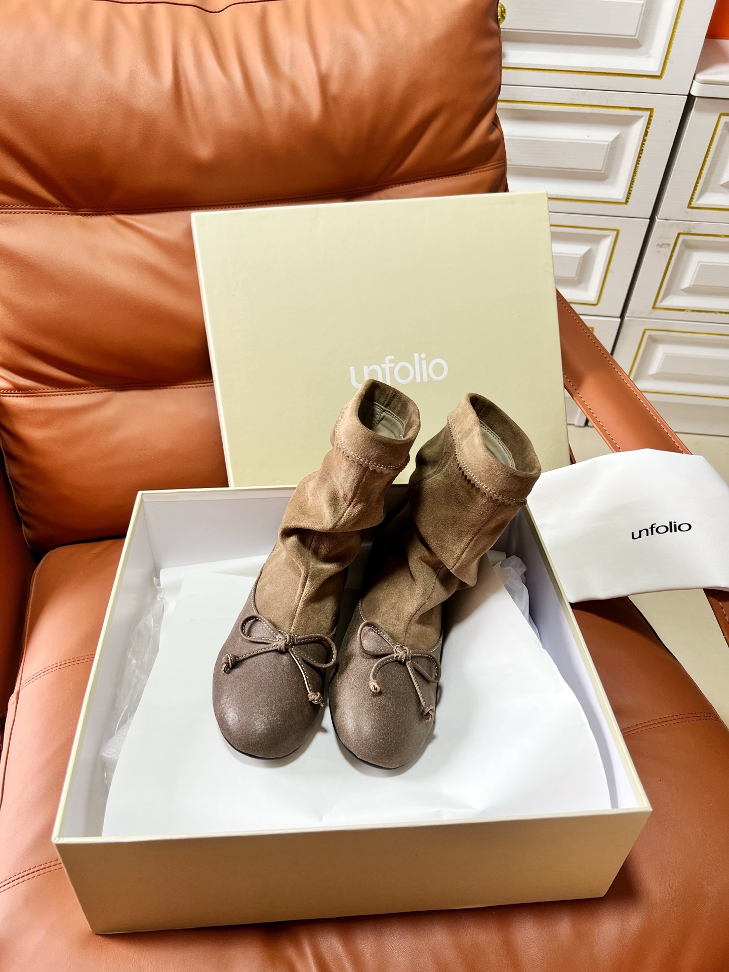 NO:926110,UNFOLIO 26 autumn and winter heap boots are made of high-mercerized smooth cow suede oil-waxed cowhide, with elastic lycra inside and a 3cm increase in height, original base, size 35-39 (order 40), boots, boots, cowhide19860909UNFOLIO 26秋冬堆堆靴材料高丝光牛反绒油蜡牛皮,内里弹力莱卡内增高3cm,原版打底,尺码35-39（40订）,靴子,boots,cowhide,Women's Shoes
