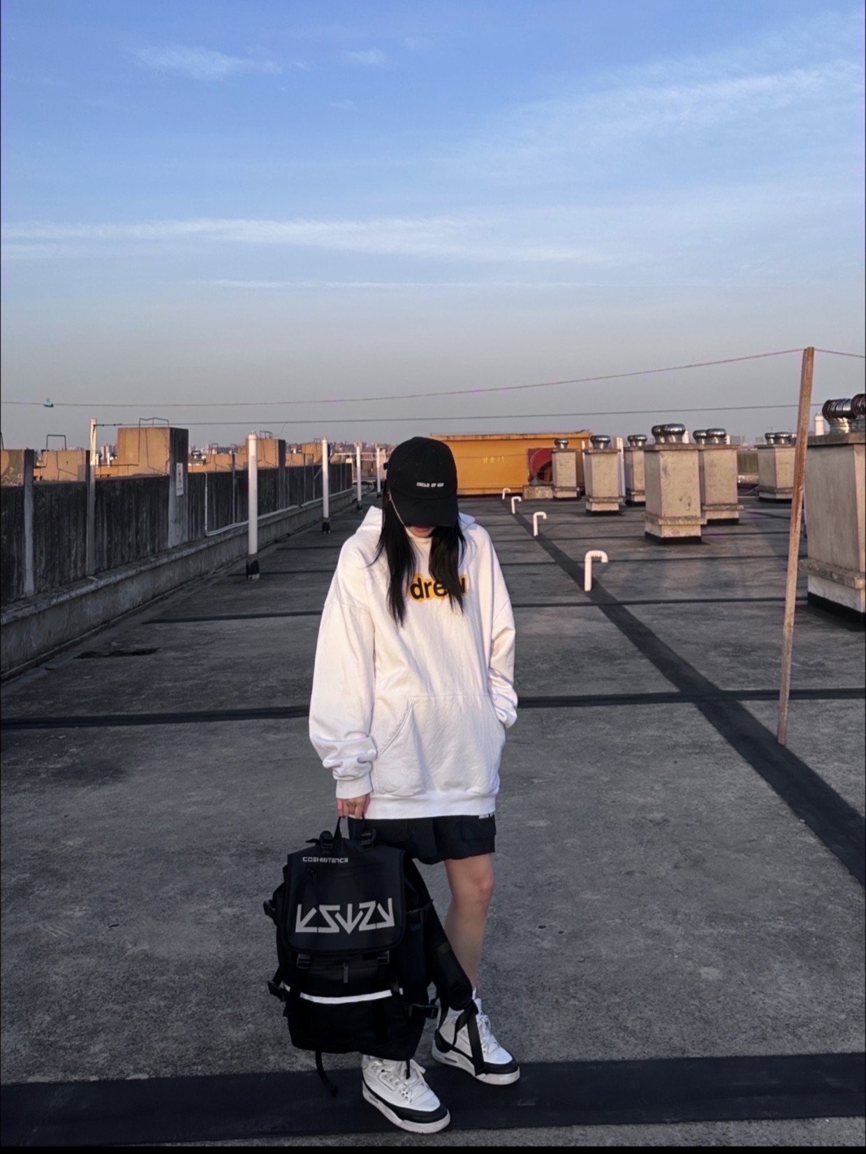 Trendy Velvet Hats with Customized Details and Imported Prints in White Color - 图片 6