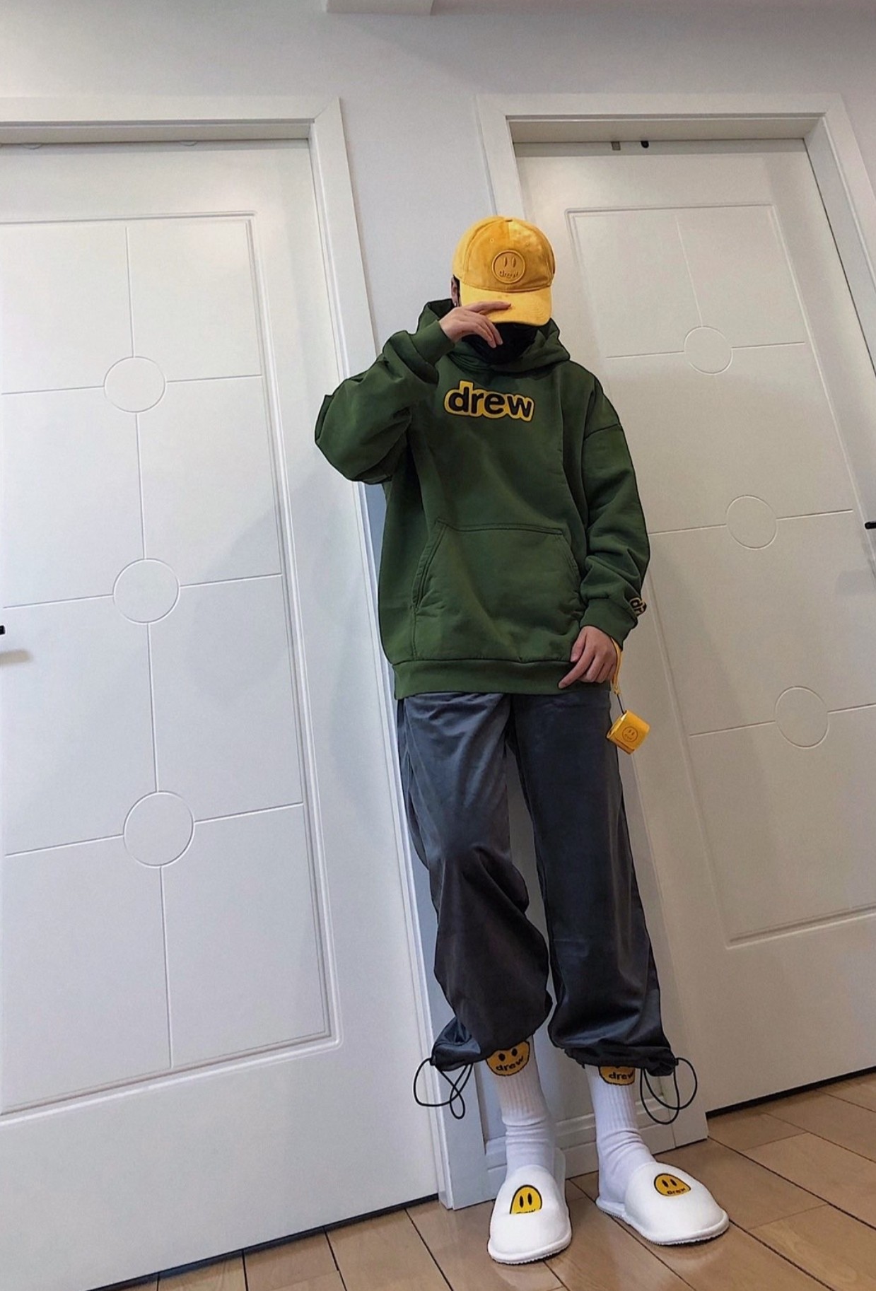 Customized Velvet Hats with Imported Prints and Matching Screws in Olive Green Color - 图片 9