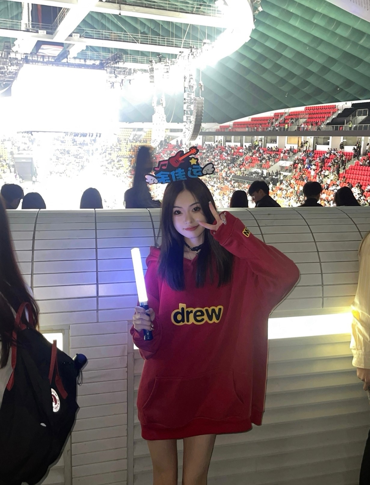 Fashionable Velvet Hats with Customized Details and Imported Prints in Wine Red Color - 图片 7