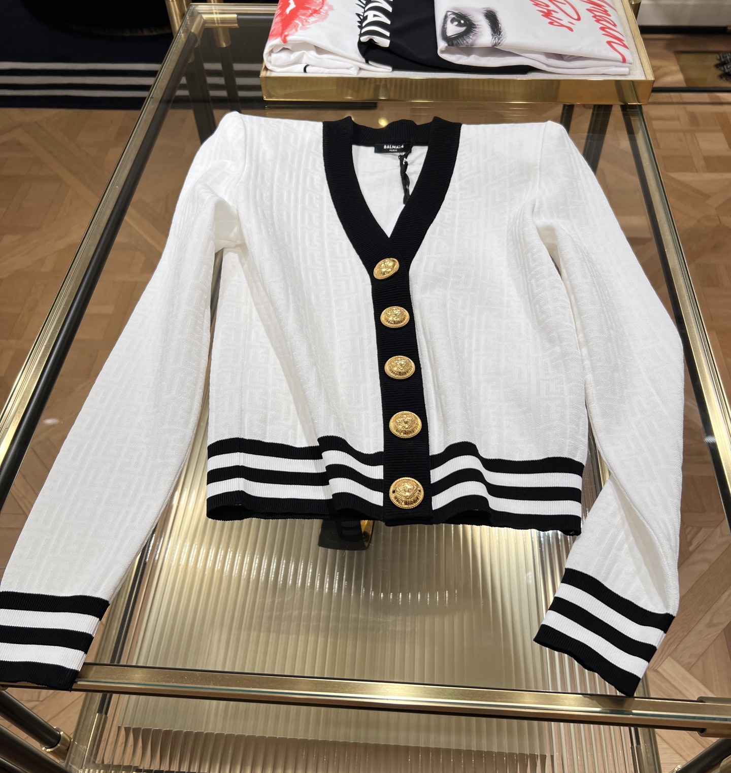 Stylish V-Collar Dress with Custom Fabric and 3D Design for Perfect Fit - 图片 4