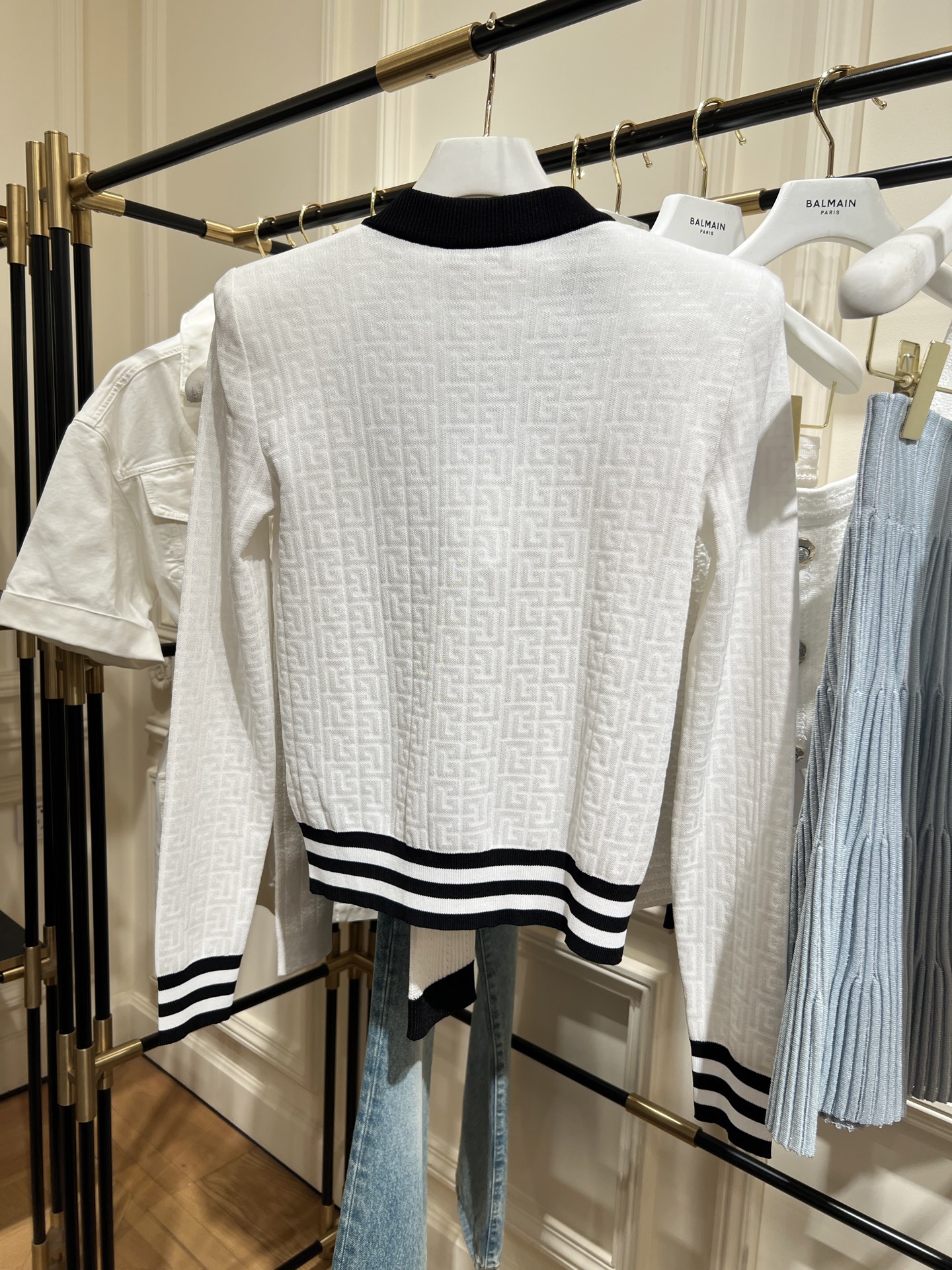 Stylish V-Collar Dress with Custom Fabric and 3D Design for Perfect Fit - 图片 2