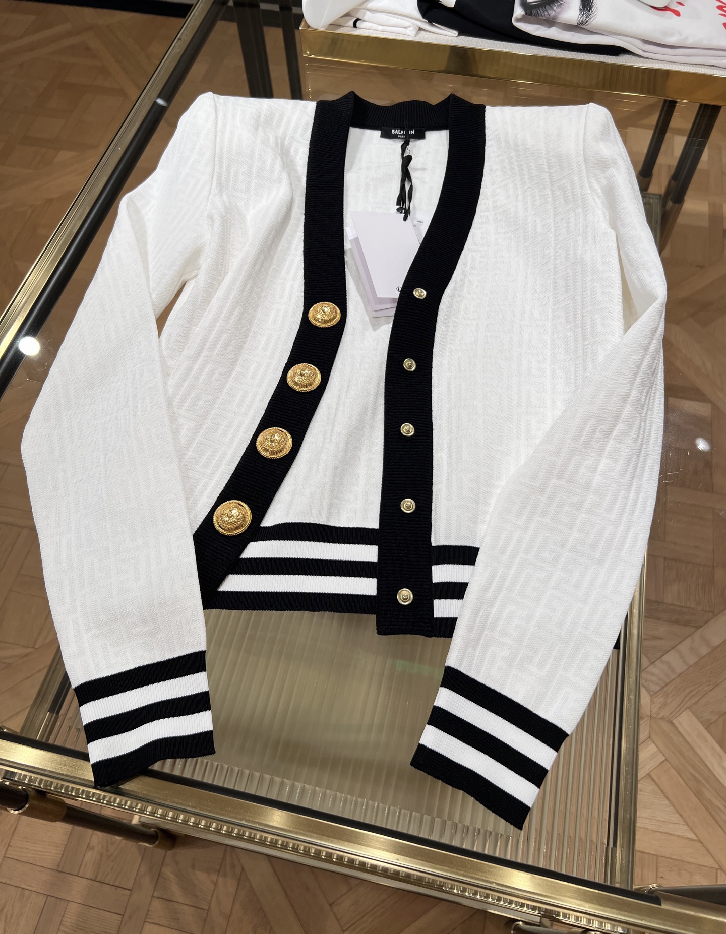 Stylish V-Collar Dress with Custom Fabric and 3D Design for Perfect Fit - 图片 5
