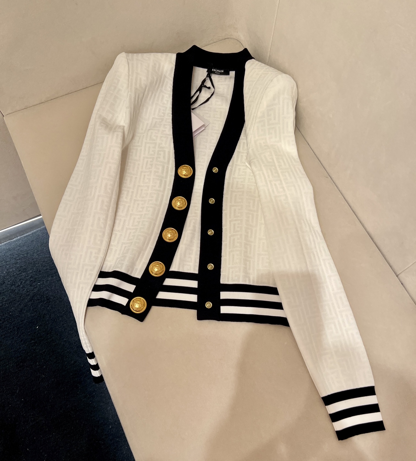 Stylish V-Collar Dress with Custom Fabric and 3D Design for Perfect Fit - 图片 6