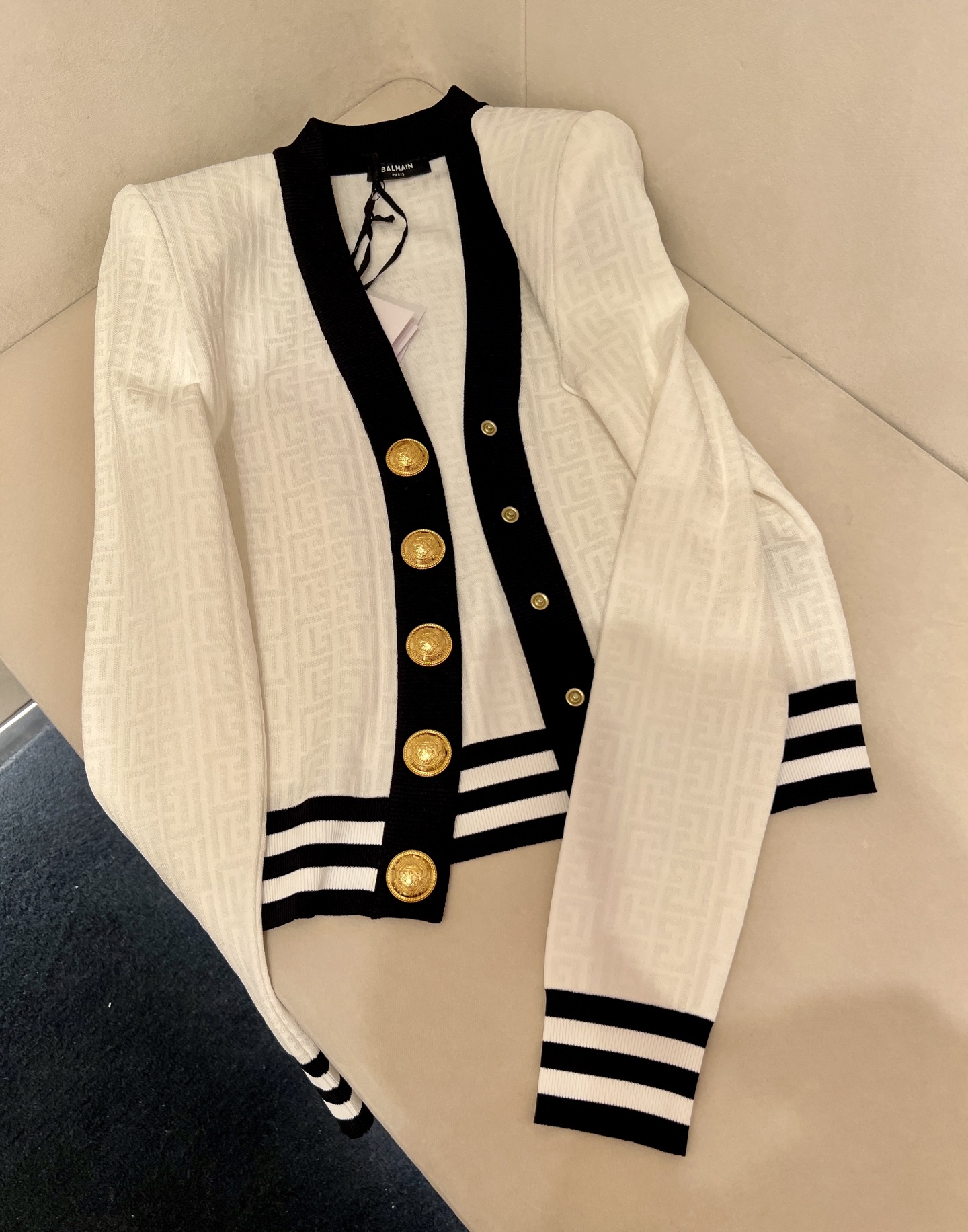 Stylish V-Collar Dress with Custom Fabric and 3D Design for Perfect Fit - 图片 7