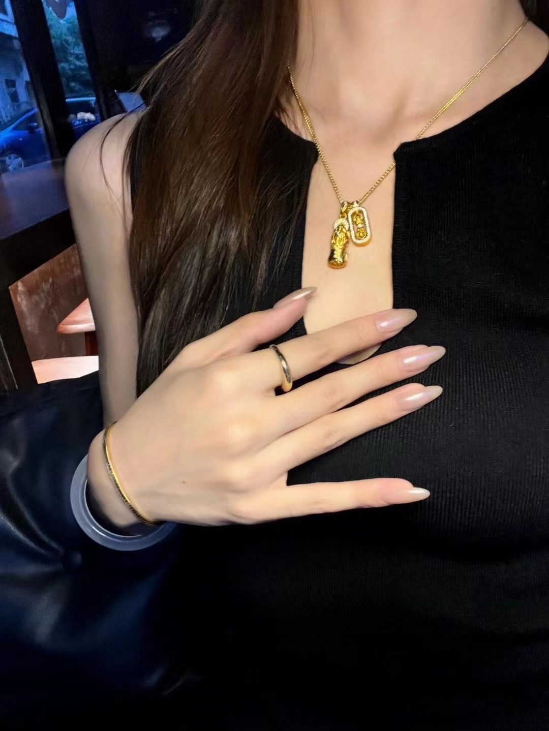 A quintessential necklace and jewelry collection staple, offering - Comprehensive 8