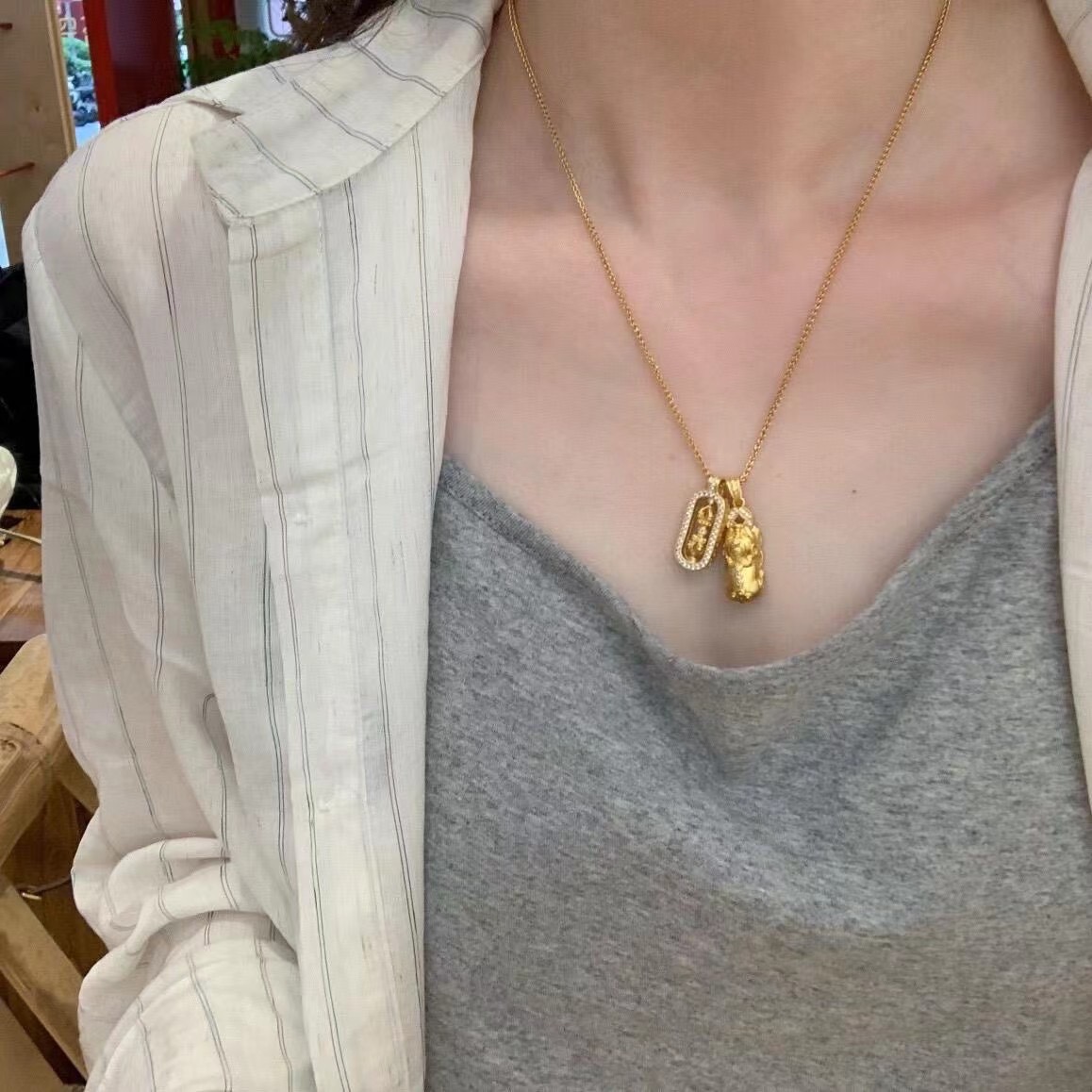A quintessential necklace and jewelry collection staple, offering - Comprehensive 6