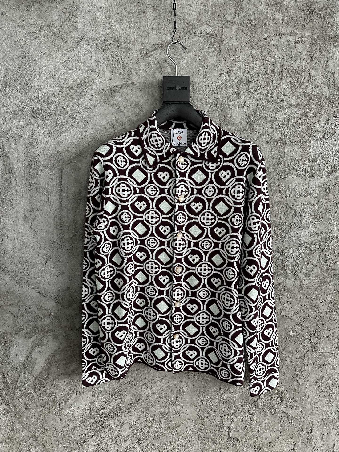 NO:638297,CASABLANCA 2025SS autumn and winter round LOGO pattern knitted long-sleeved sweater, customized pure cotton fabric, imported machine high-density knitting, customized pearl buttons, SIZES, M, L, XL, ready stock in seconds, men's clothing, sweaters, alexander wang19860909CASABLANCA 2025SS秋冬款圆LOGO图案针织长袖毛衣,定制纯棉面料,进口机高密度针织,定做珍珠纽扣,SIZES,M,L,XL,现货秒发,男装,sweaters,alexander wang,Women's clothing