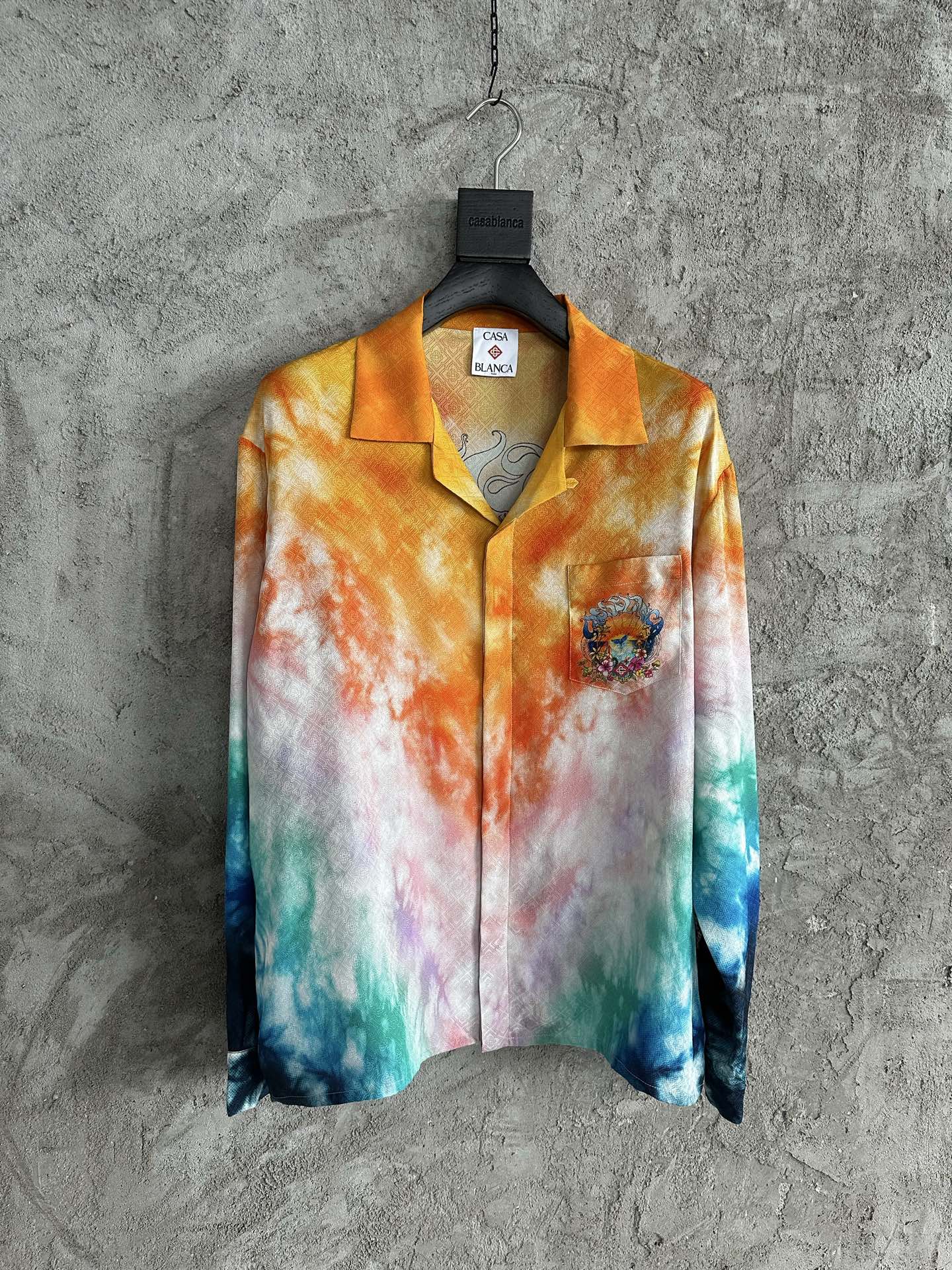 NO:677407,CASABLANCA 2025SS Silk long-sleeved shirt with colorful pattern, customized jacquard silk fabric, high-definition digital printing by imported machine, laser positioning and tailoring, customized metal buttons, dry cleaning or hand washing recommended, SIZES, M, L, XL, available in seconds, men's clothing, shirts, real silk,19860909CASABLANCA 2025SS 幻彩图案真丝长袖衬衫,订制提花真丝面料,进口机高清数码印花,激光定位剪裁,定做金属纽扣,建议干洗或手洗,SIZES,M,L,XL,现货秒发,男装,shirts,real silk,,Women's clothing