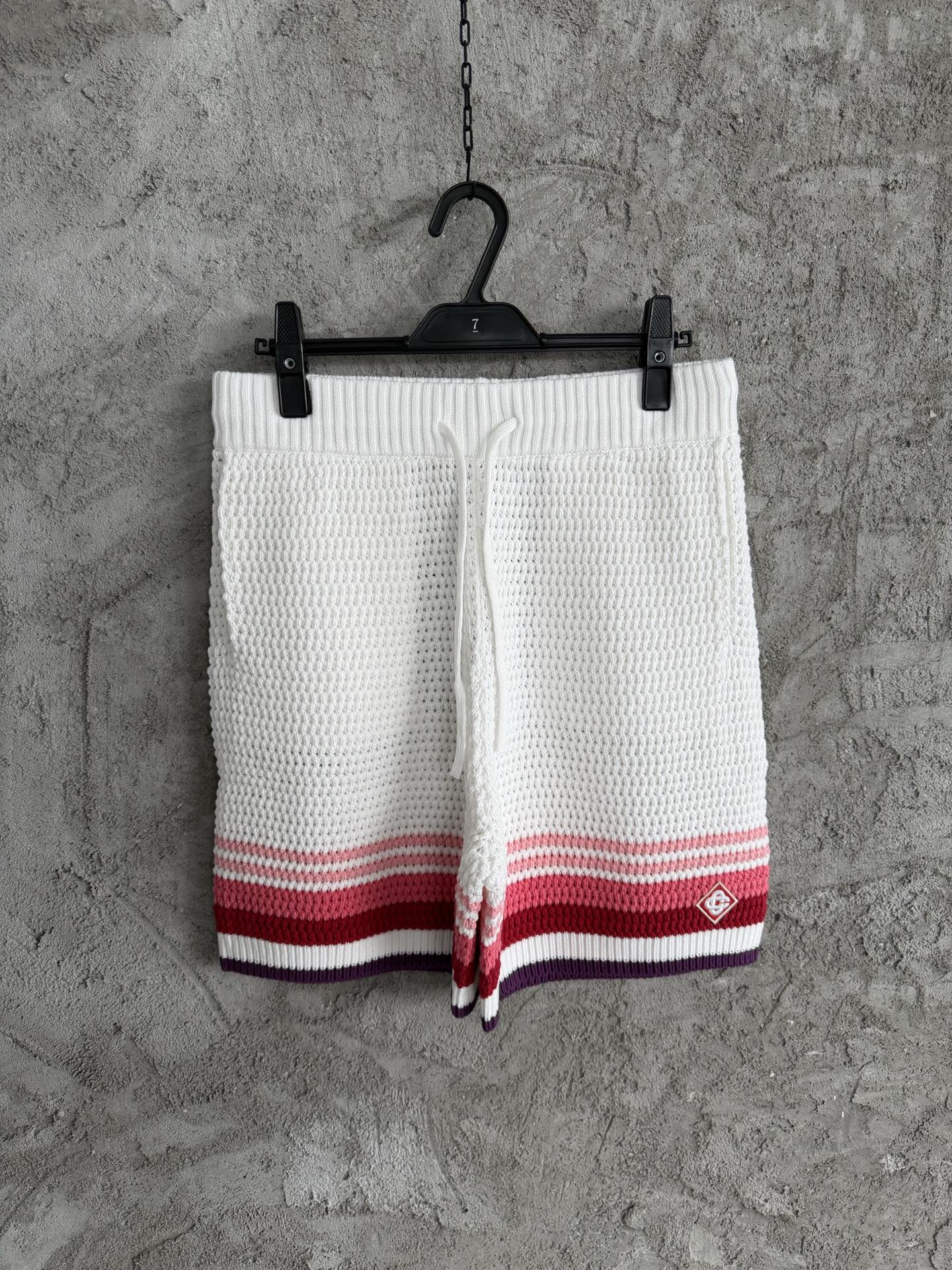 NO:783805,CASABLANCA 2026SS woven pink striped sweater shorts, customized pure cotton fabric, imported machine high-density crochet knitting, customized pearl buttons, SIZES, M, L, XL, ready stock in seconds, men's clothing, shorts, sweaters,19860909CASABLANCA 2026SS编织粉条纹毛衣短裤,定制纯棉面料,进口机高密度钩针针织,定做珍珠纽扣,SIZES,M,L,XL,现货秒发,男装,shorts,sweaters,,Women's clothing