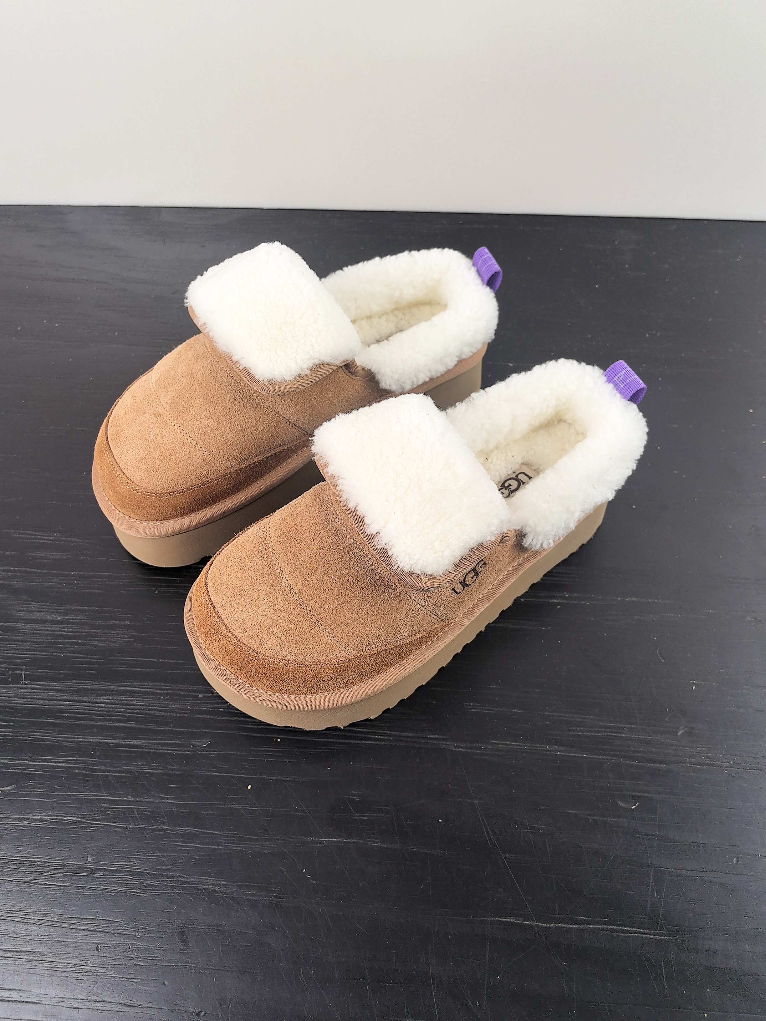 NO:678961,2025 new UGG The happiness of winter starts with owning a pair of warm and good-looking snow boots~A variety of colors are available to suit various styles, allowing you to be both comfortable and fashionable in the cold winter~ 35-40, semi-shoes, boots198609092025新款UGG 冬天的快乐,从拥有一双温暖又好看的雪地靴开始～多种颜色可选,适配各种风格,让你在寒冷冬日也能兼具舒适与时尚～ 35-40,半拖毛毛鞋,boots,Women's Shoes
