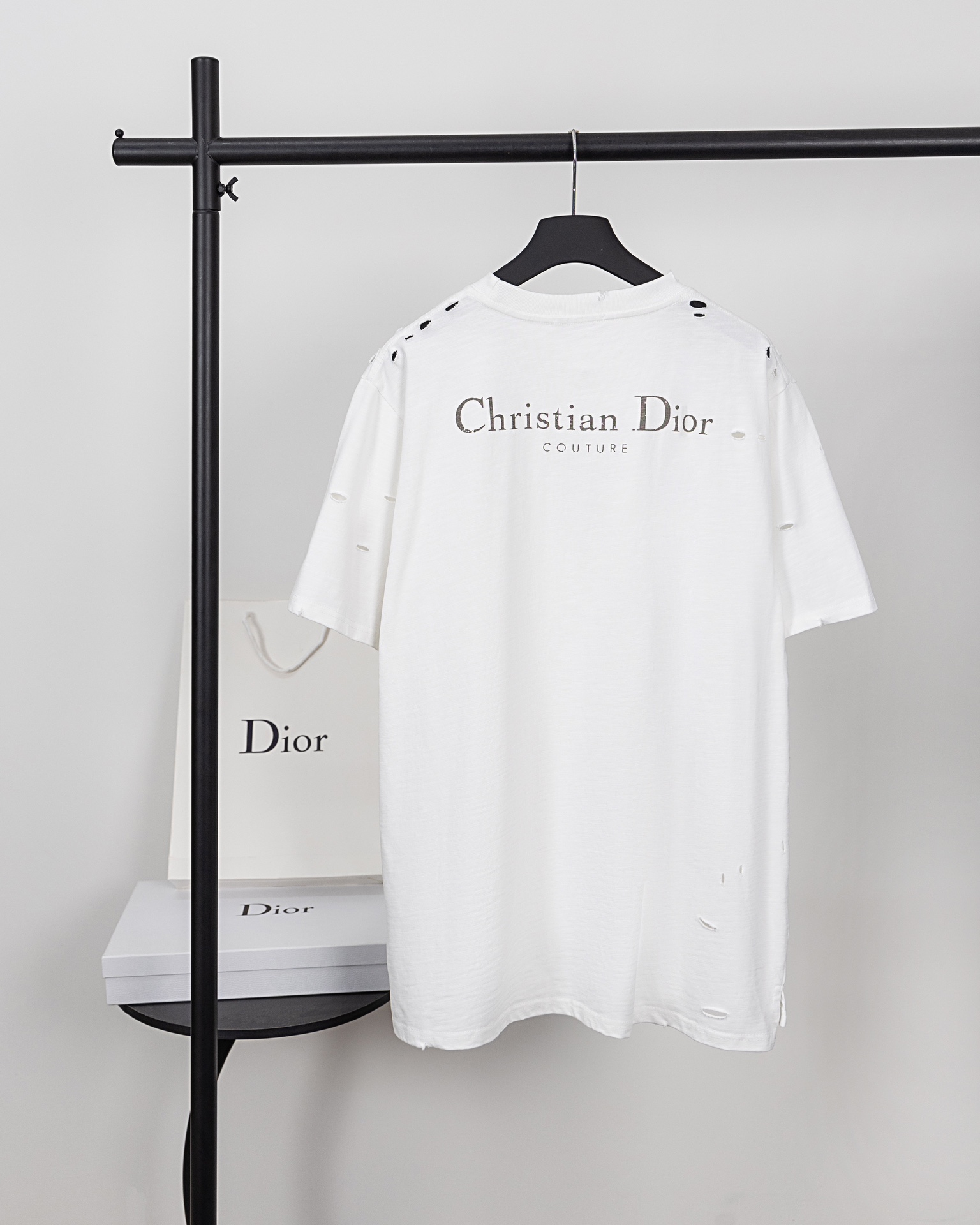 Dior DIOR迪奥 2024ss 破洞烧花效果前面字母印花短袖T恤