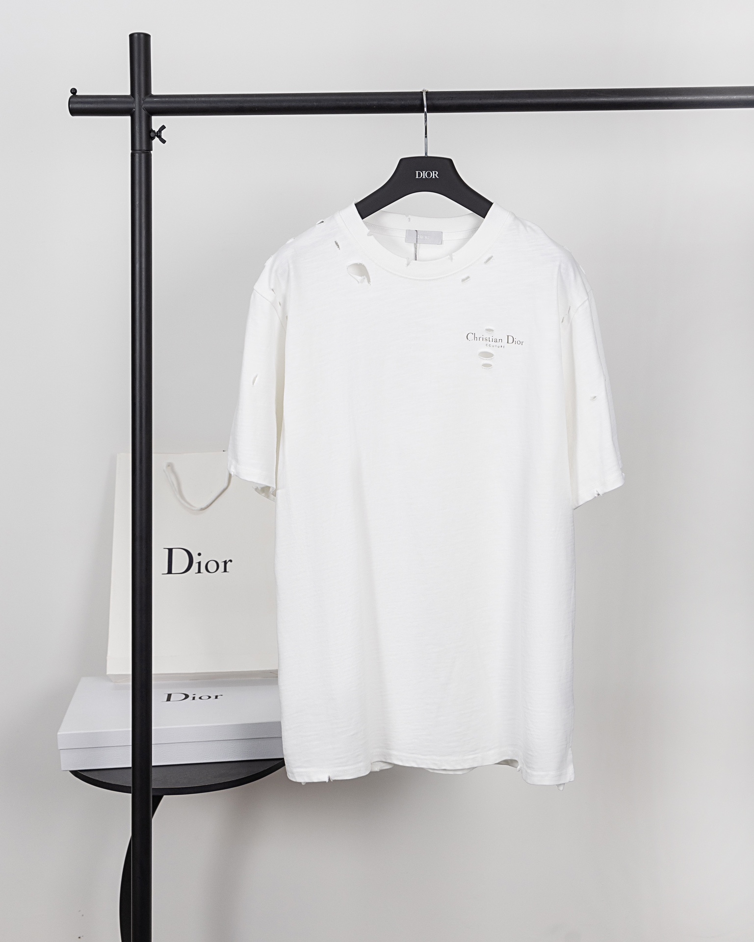 Dior DIOR迪奥 2024ss 破洞烧花效果前面字母印花短袖T恤