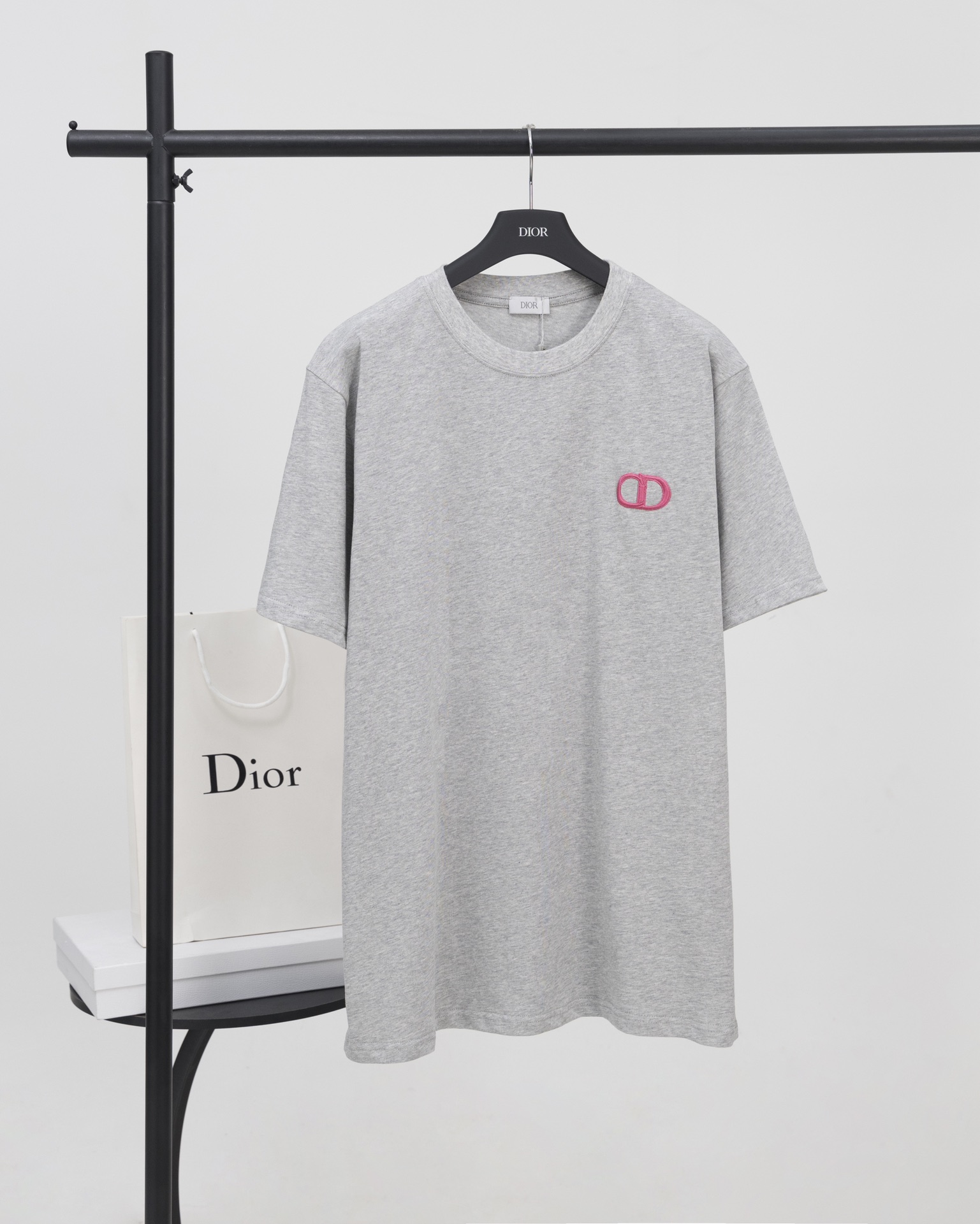 【顶级版本.官网品质】
DIOR迪奥 CD字母经典刺绣短袖T恤
采...