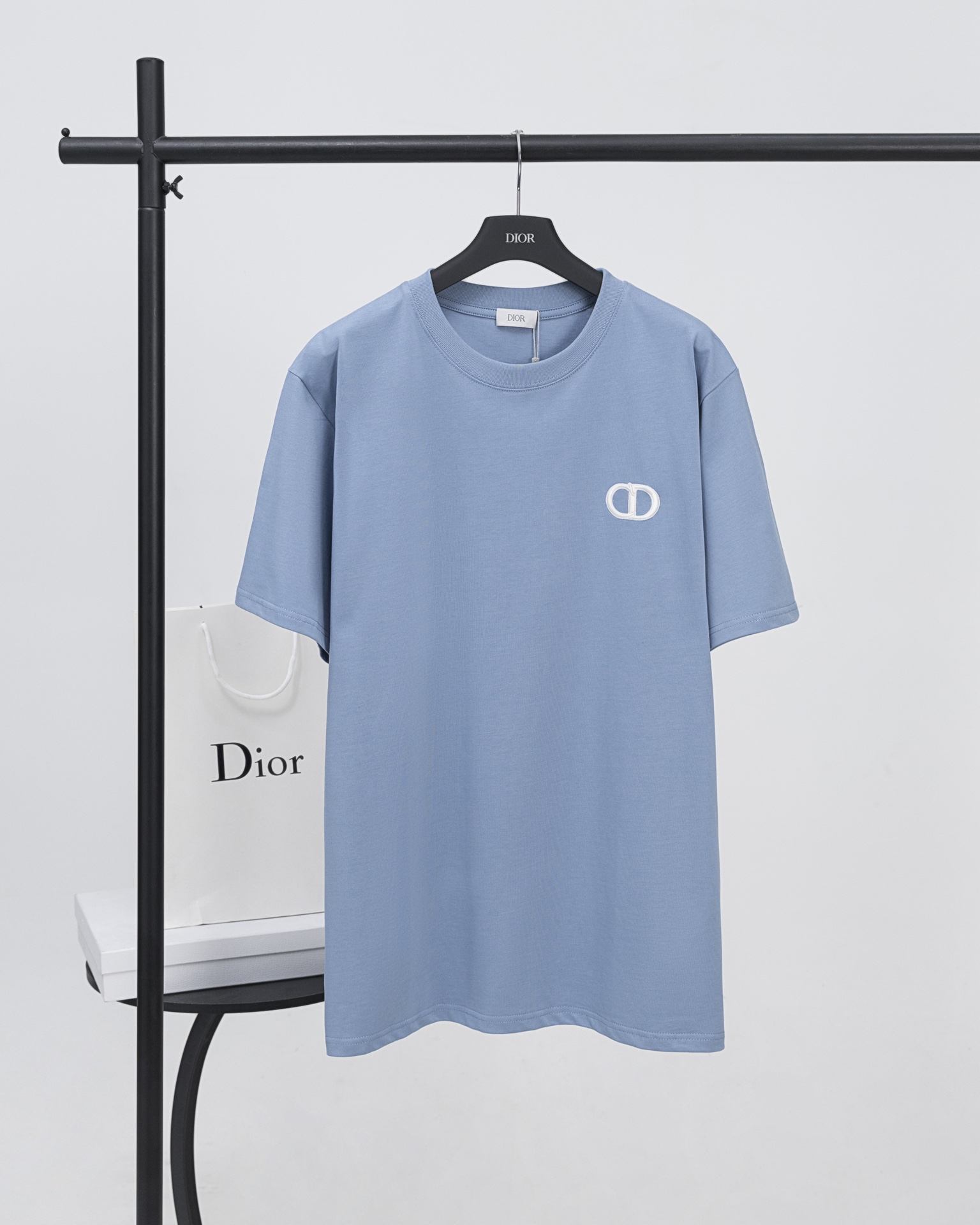 【顶级版本.官网品质】
DIOR迪奥 CD字母经典刺绣短袖T恤
采...