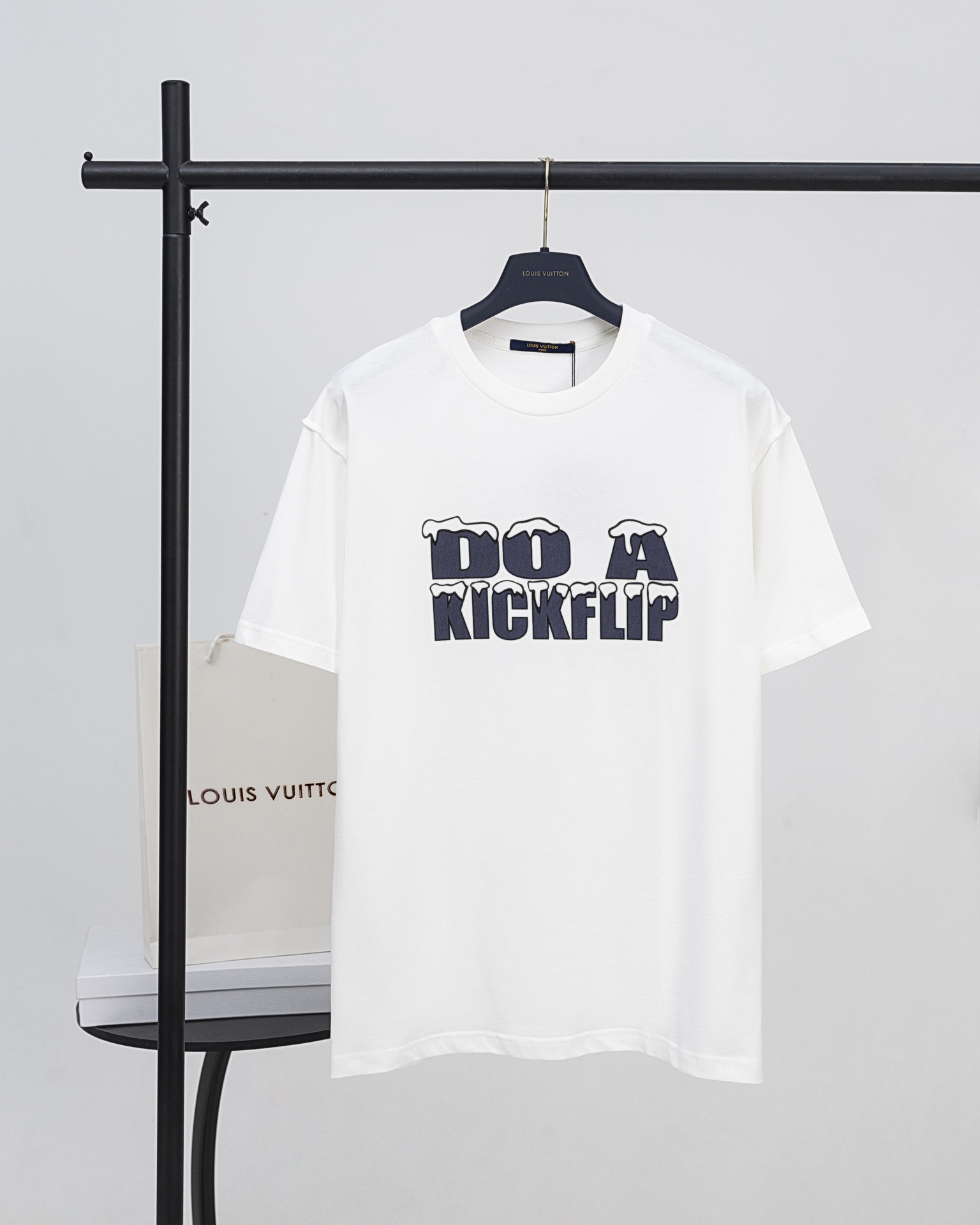 【顶级版本.官网品质】
LOUIS VUITTON*路易威登
LV 雪山雪顶字...