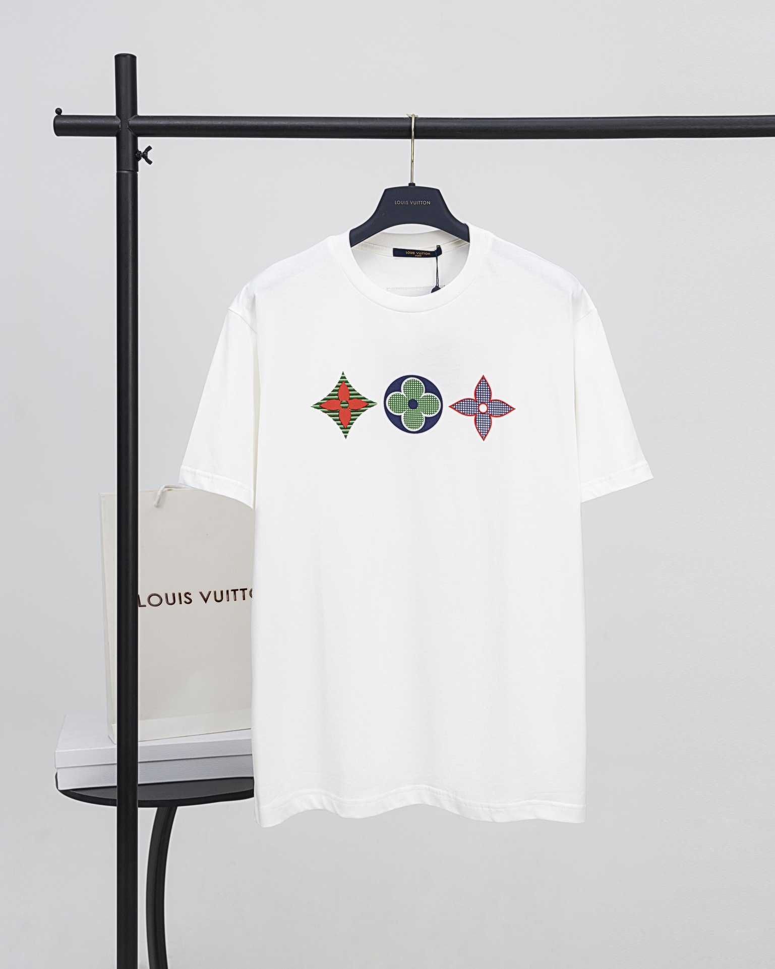 【顶级版本.官网品质】
LOUIS VUITTON*路易威登
LV 三花图案印...