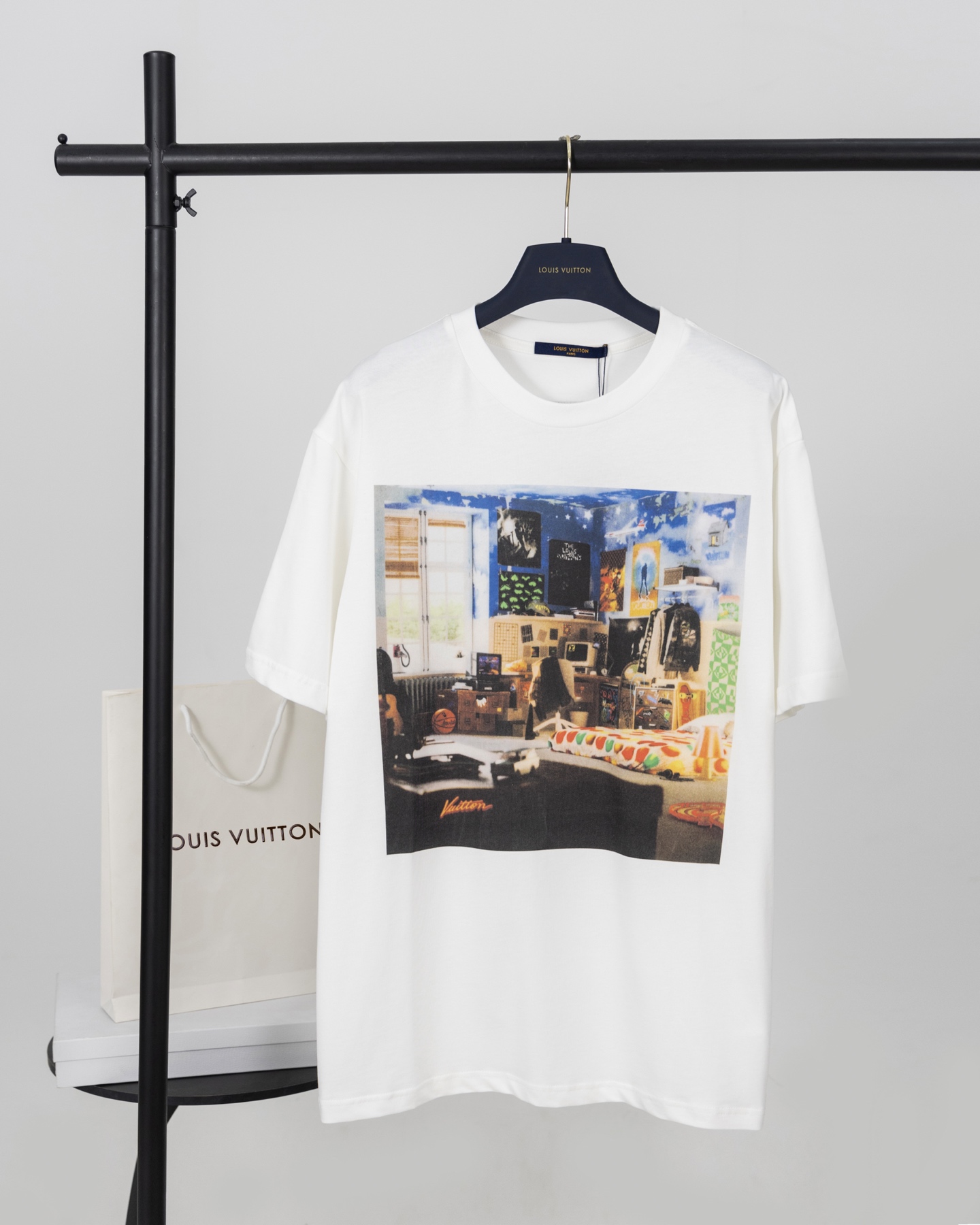 【顶级版本.官网品质】
LOUIS VUITTON*路易威登
LV  卧室油画...