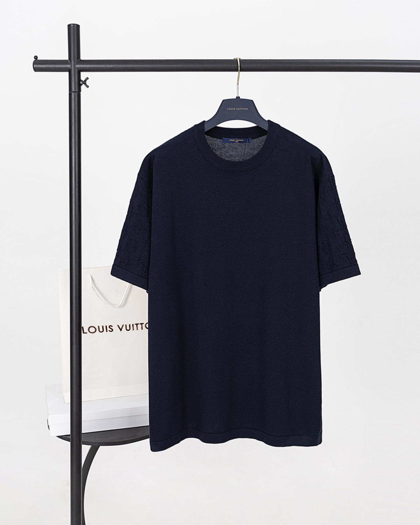 【顶级版本.官网品质】
LOUIS VUITTON*路易威登
LV  提花袖 毛...