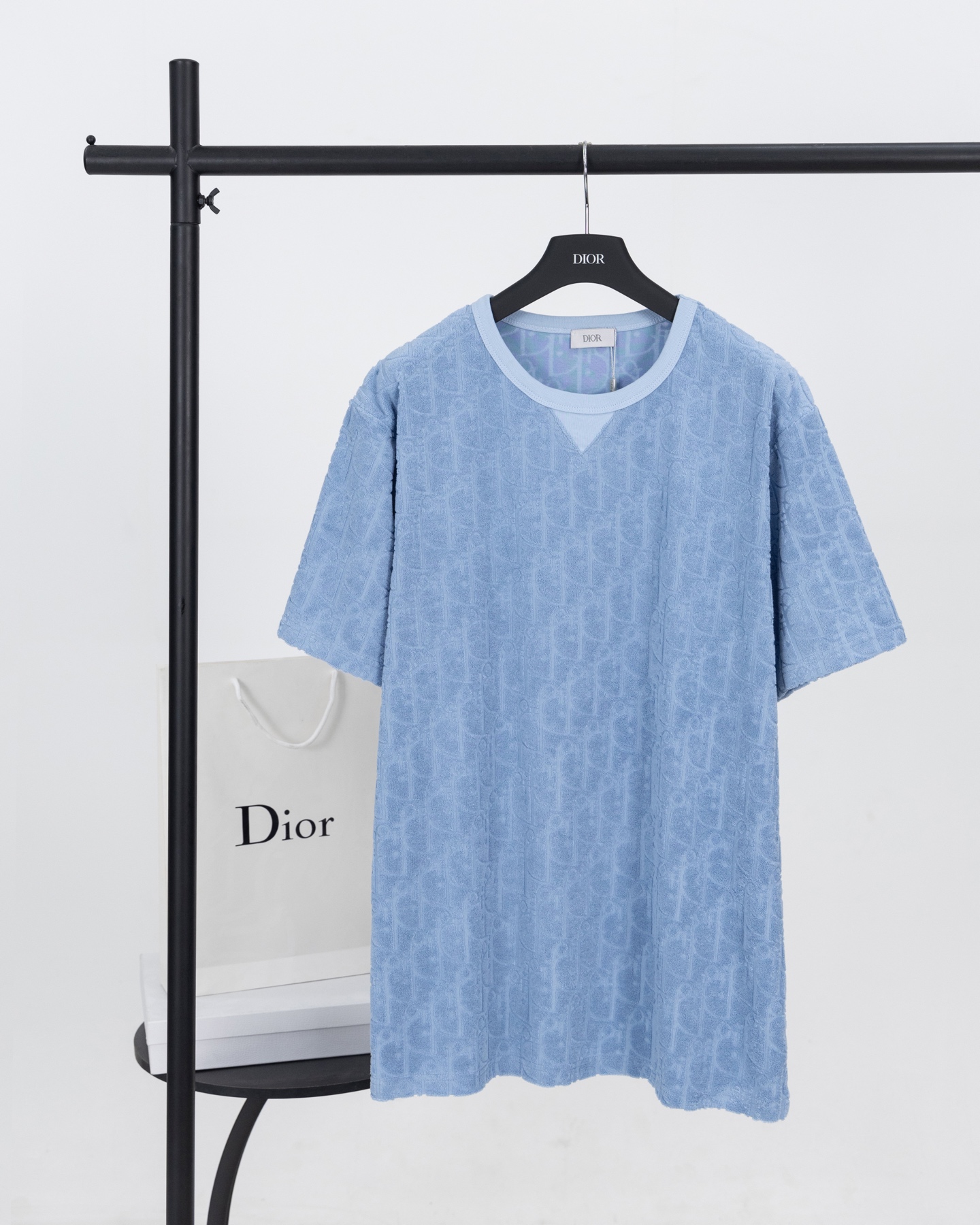 【顶级版本.官网品质】
DIOR迪奥 CD字母经典刺绣短袖T恤

...