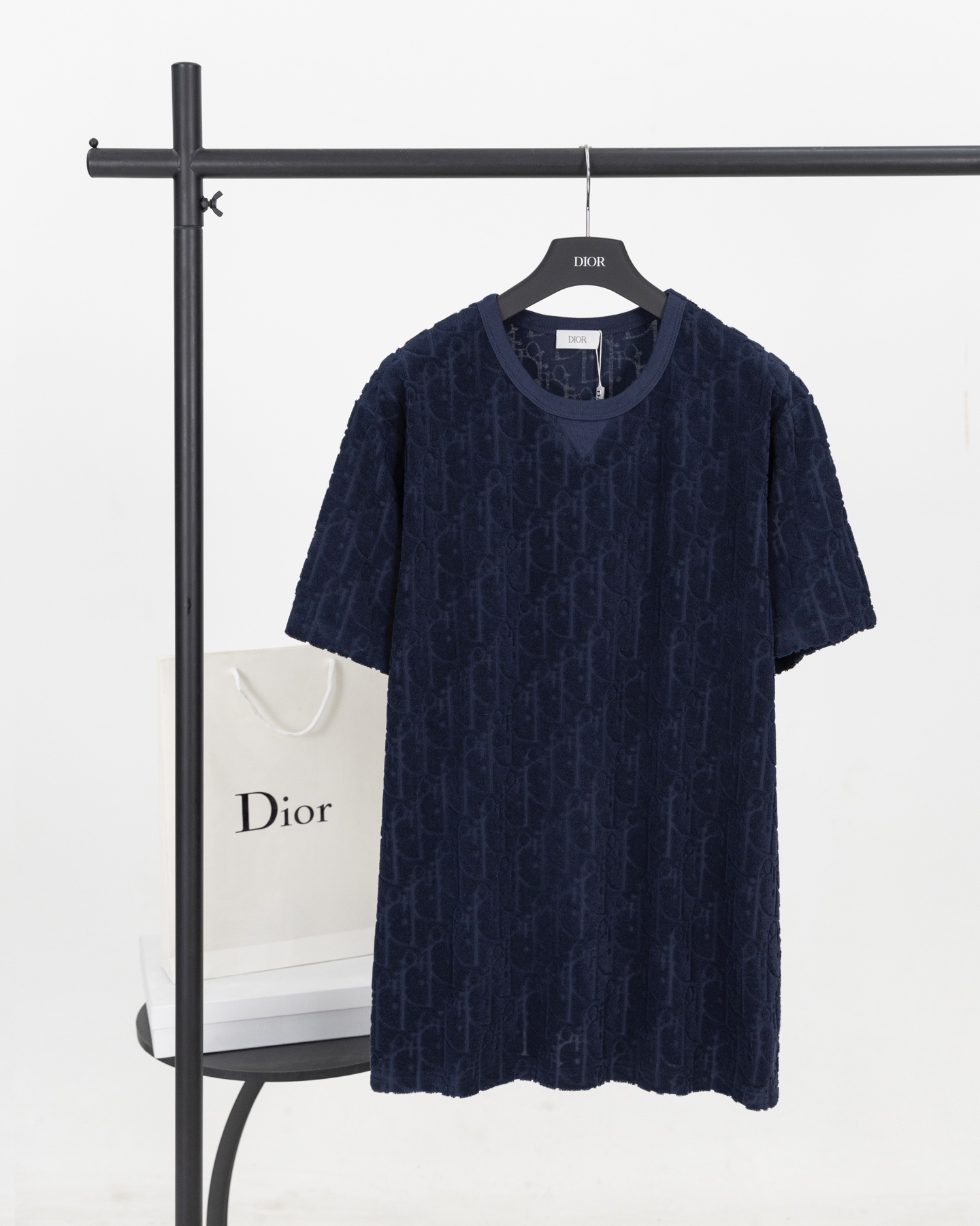 【顶级版本.官网品质】
DIOR迪奥 CD字母经典刺绣短袖T恤

...