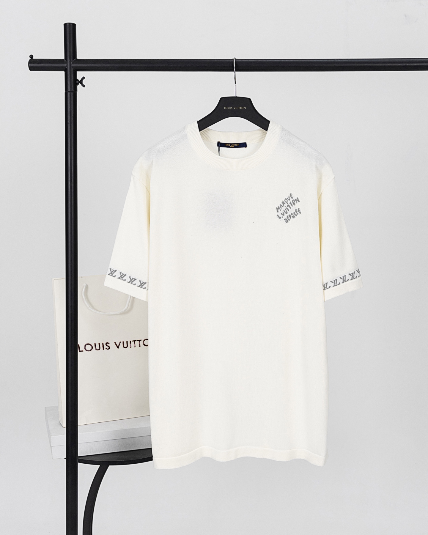 【顶级版本.官网品质】
LOUIS VUITTON*路易威登
LV  标识毛织...