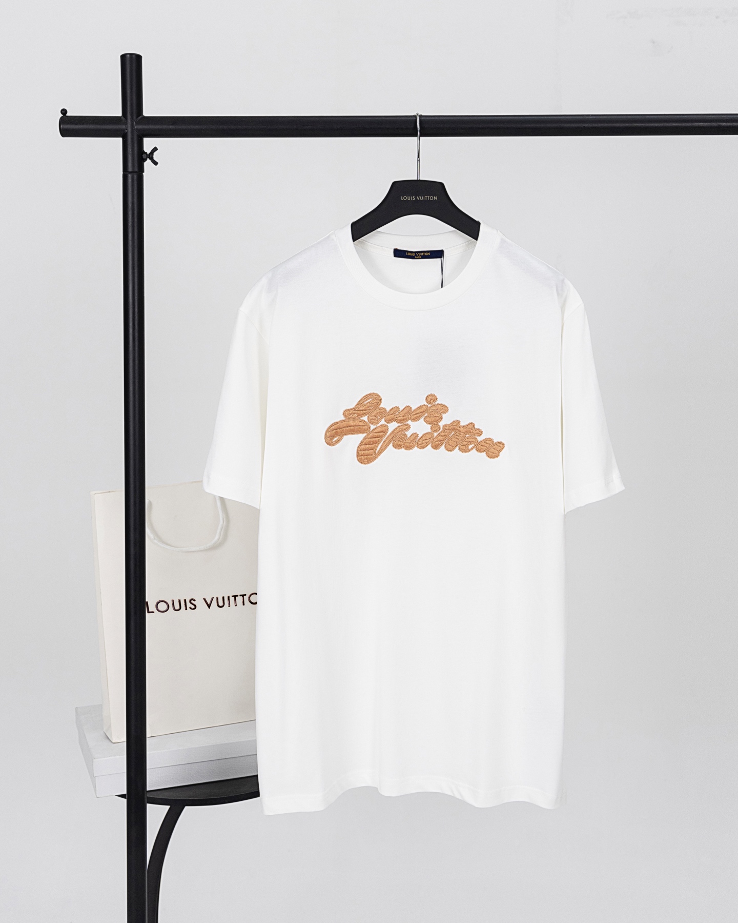 【顶级版本.官网品质】
LOUIS VUITTON*路易威登
LV  25ss 艺术字...