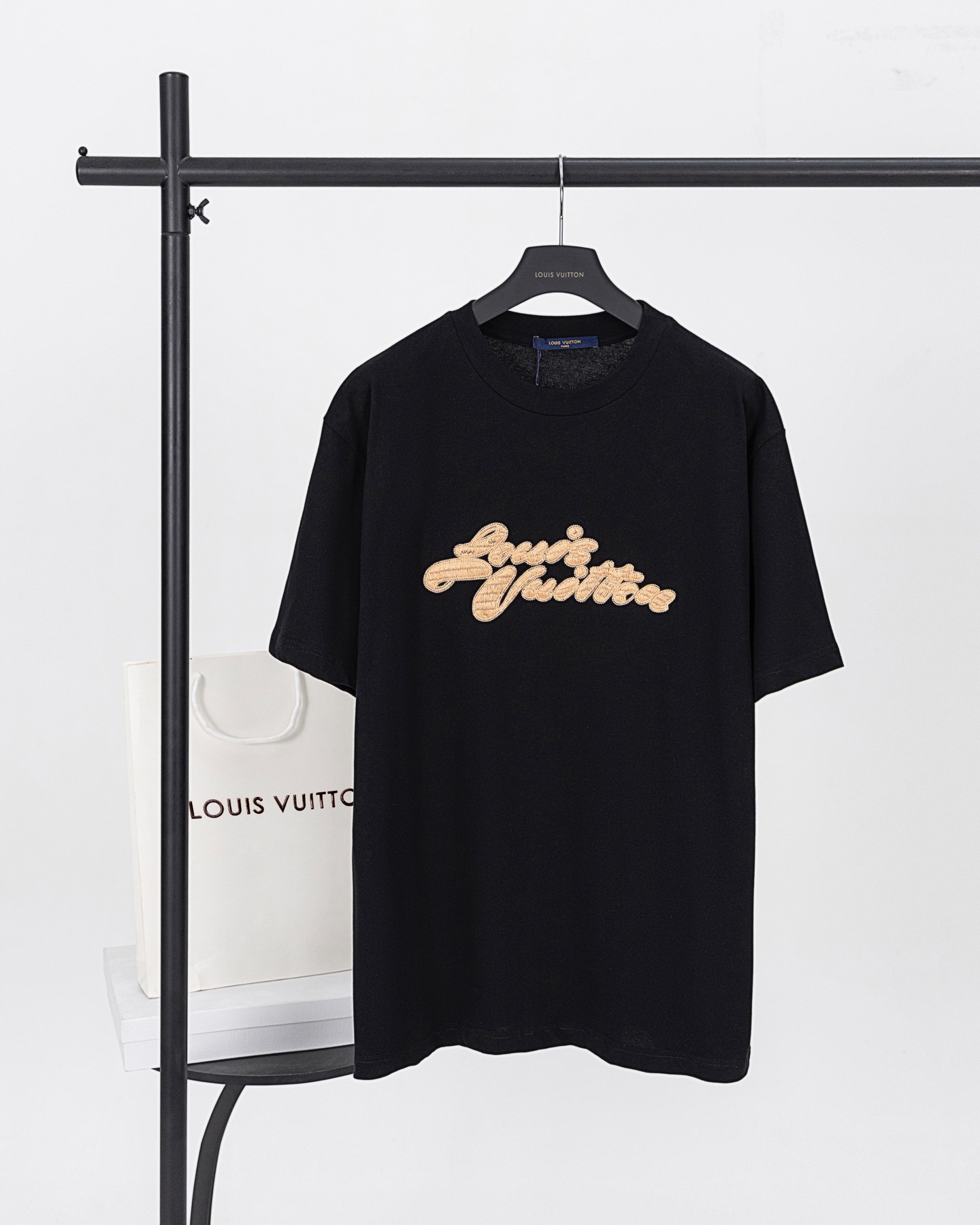 【顶级版本.官网品质】
LOUIS VUITTON*路易威登
LV  25ss 艺术字...