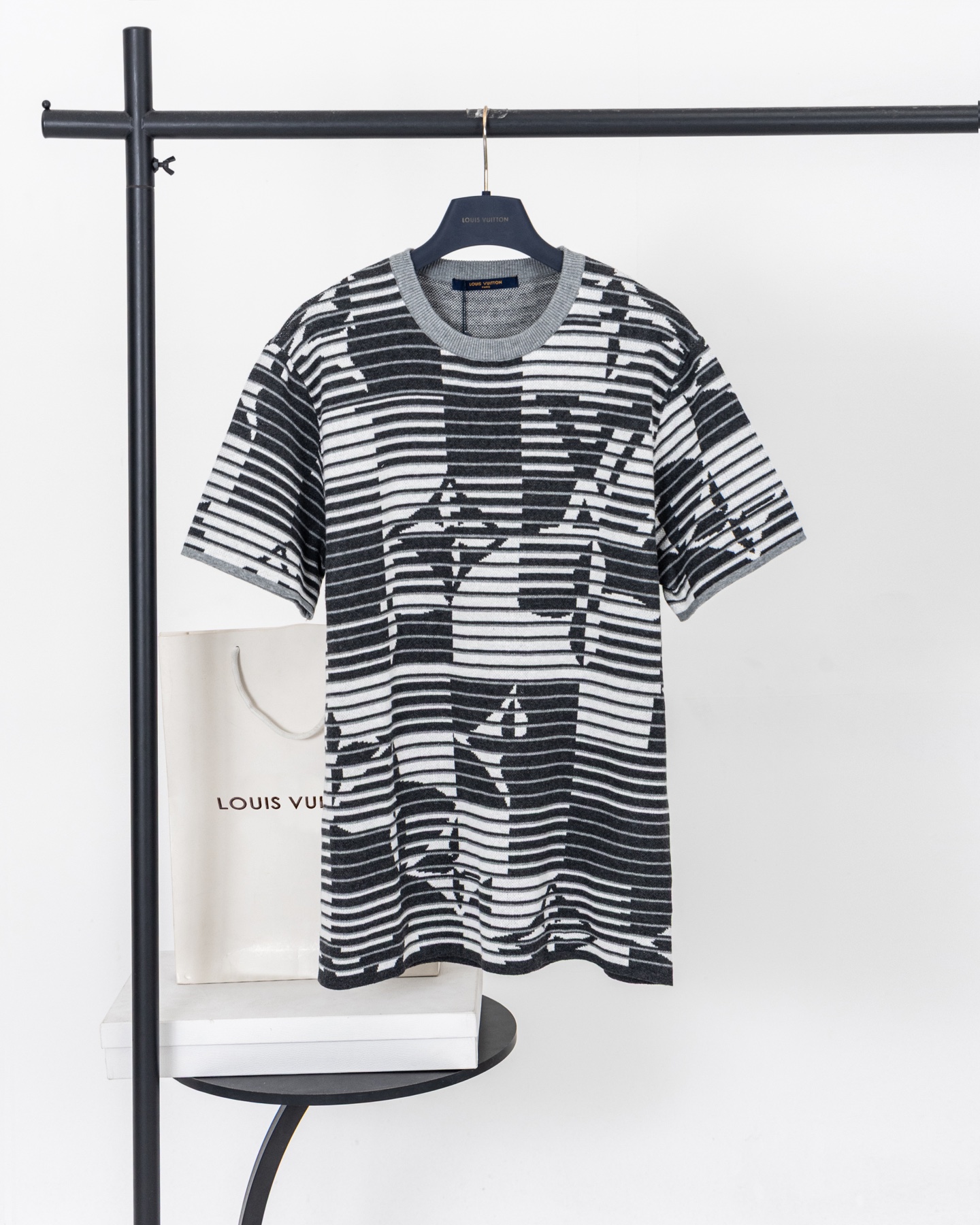 P95 [Versión superior. Calidad de tienda oficial] LOUIS VUITTON*Louis Vuitton LV Camiseta de manga corta de punto con e…