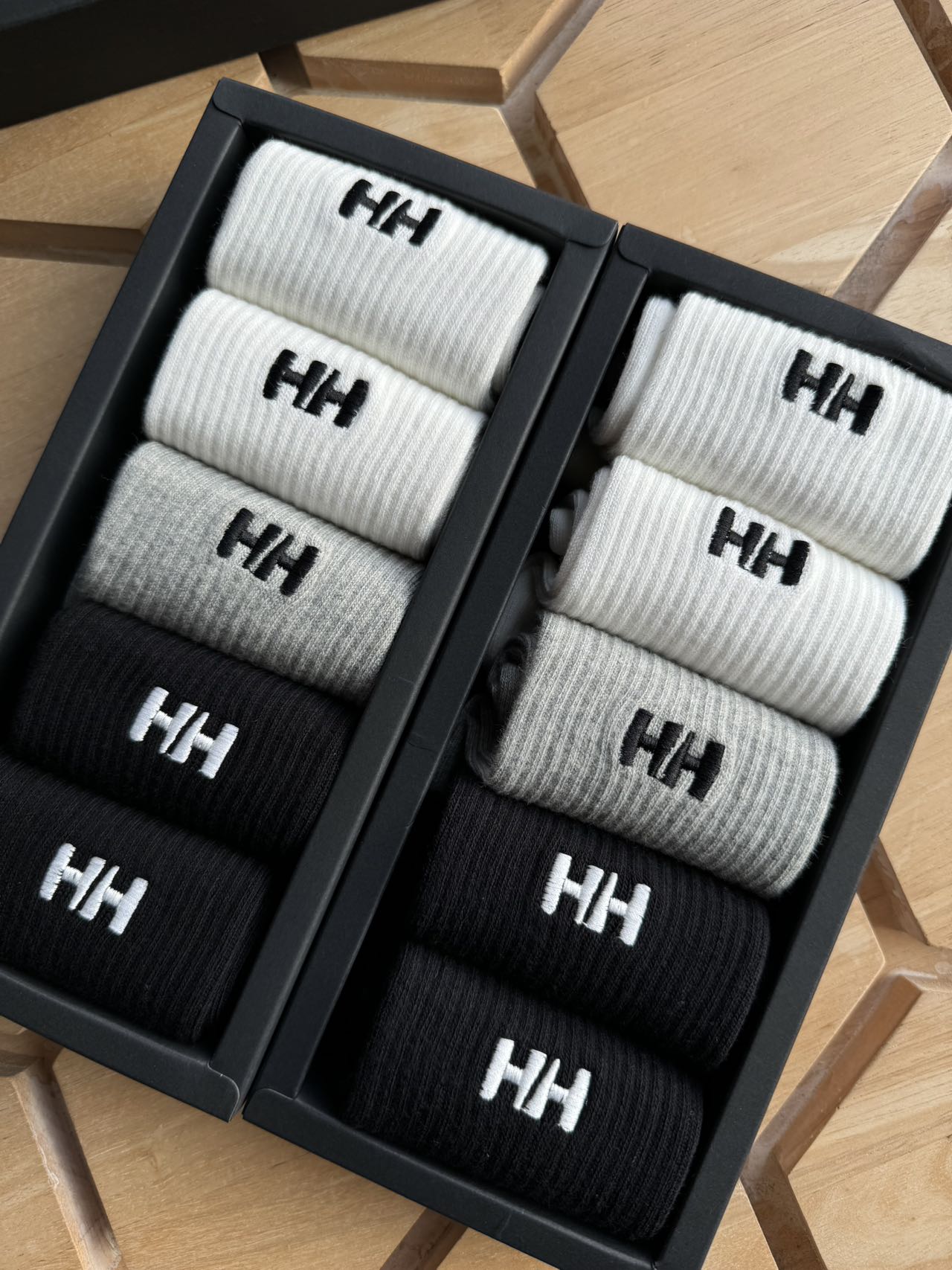 HH Socks, Box of 5, Open Together with Winter WarmthHH men's and women's 7