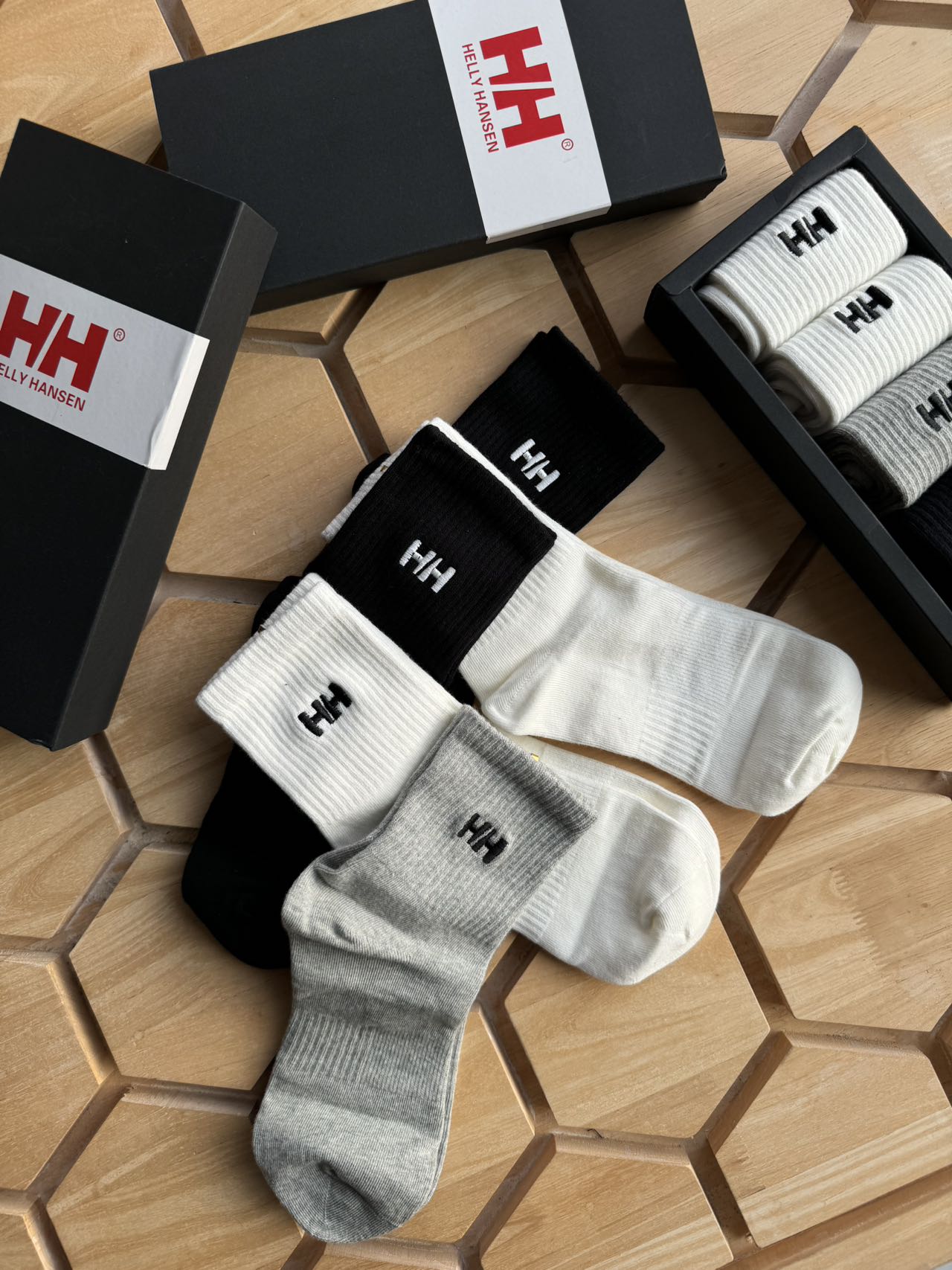 HH Socks, Box of 5, Open Together with Winter WarmthHH men's and women's 9