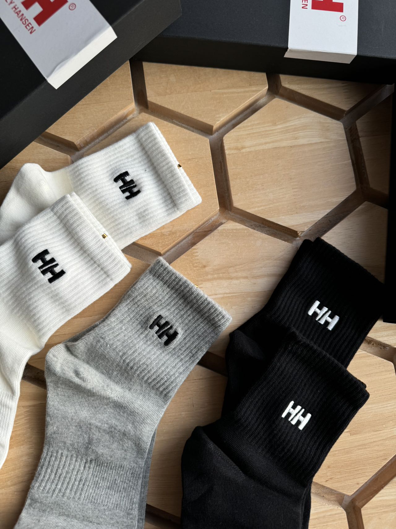 HH Socks, Box of 5, Open Together with Winter WarmthHH men's and women's 8