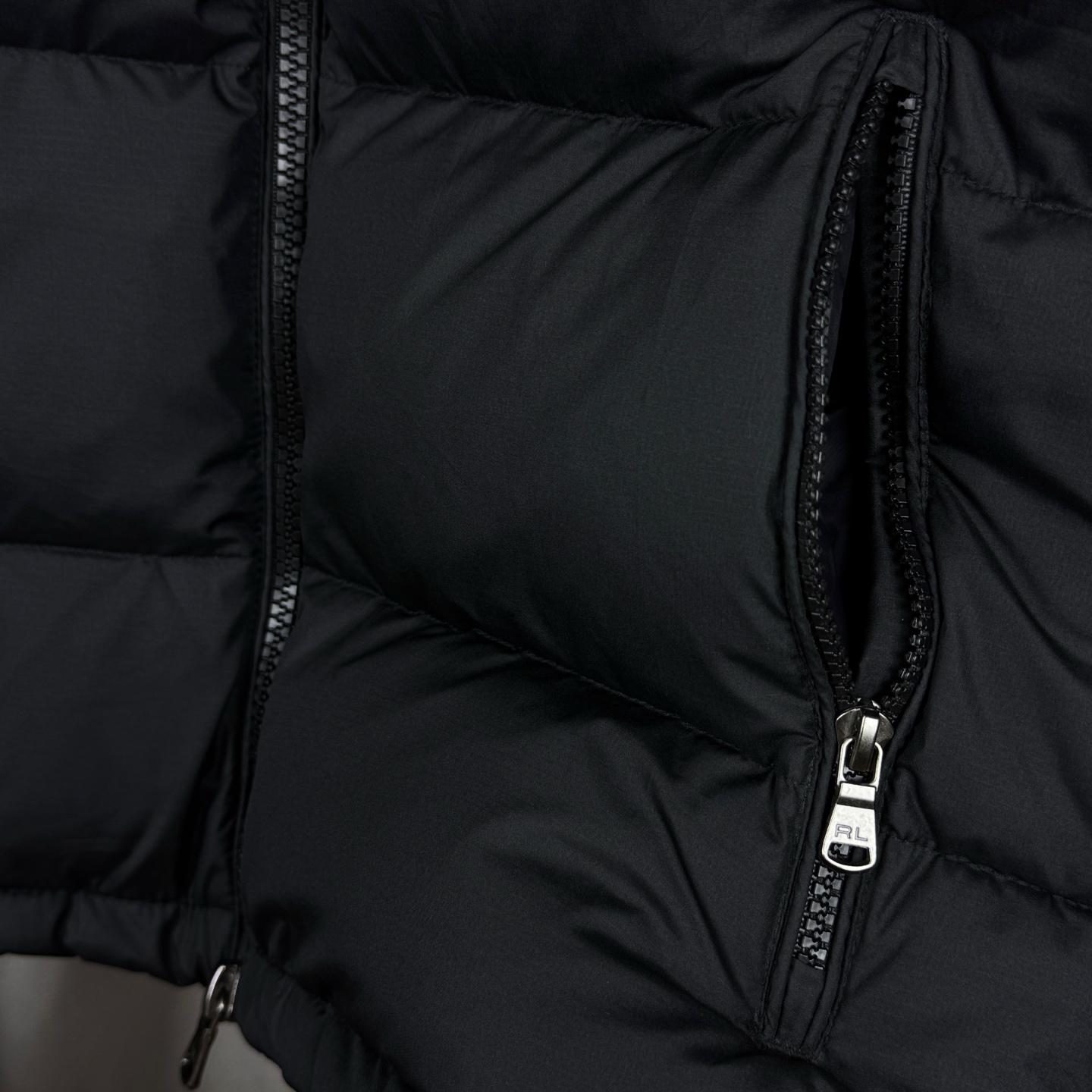 Ralph Lauren Chaqueta Acolchada con Capucha Desmontable para Hombre y Mujer 11 i1757847976588 5949 0 9