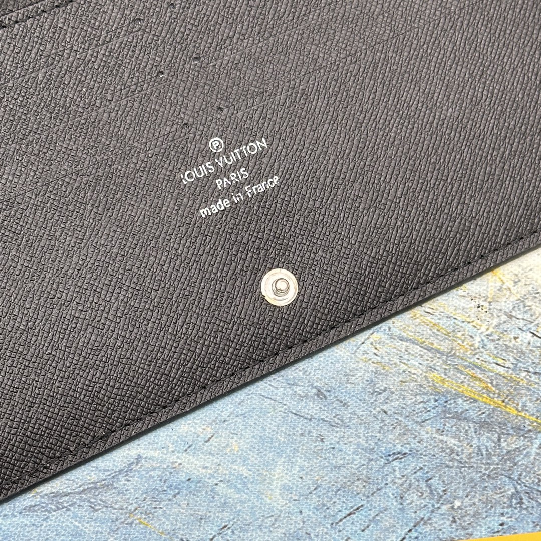 Close-up of the coin purse of a classic leather wallet