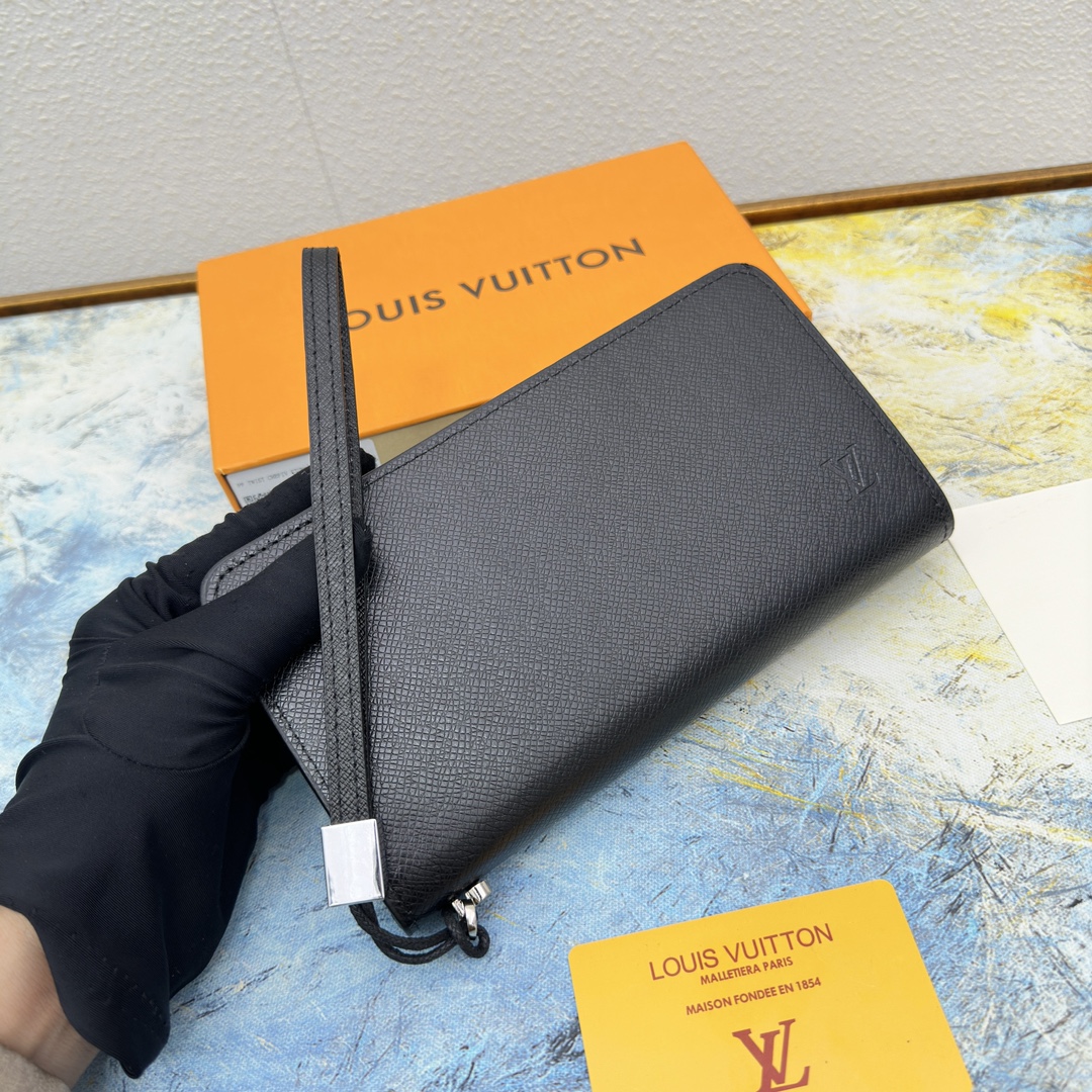 Classic leather long zipper wallet in a gift box