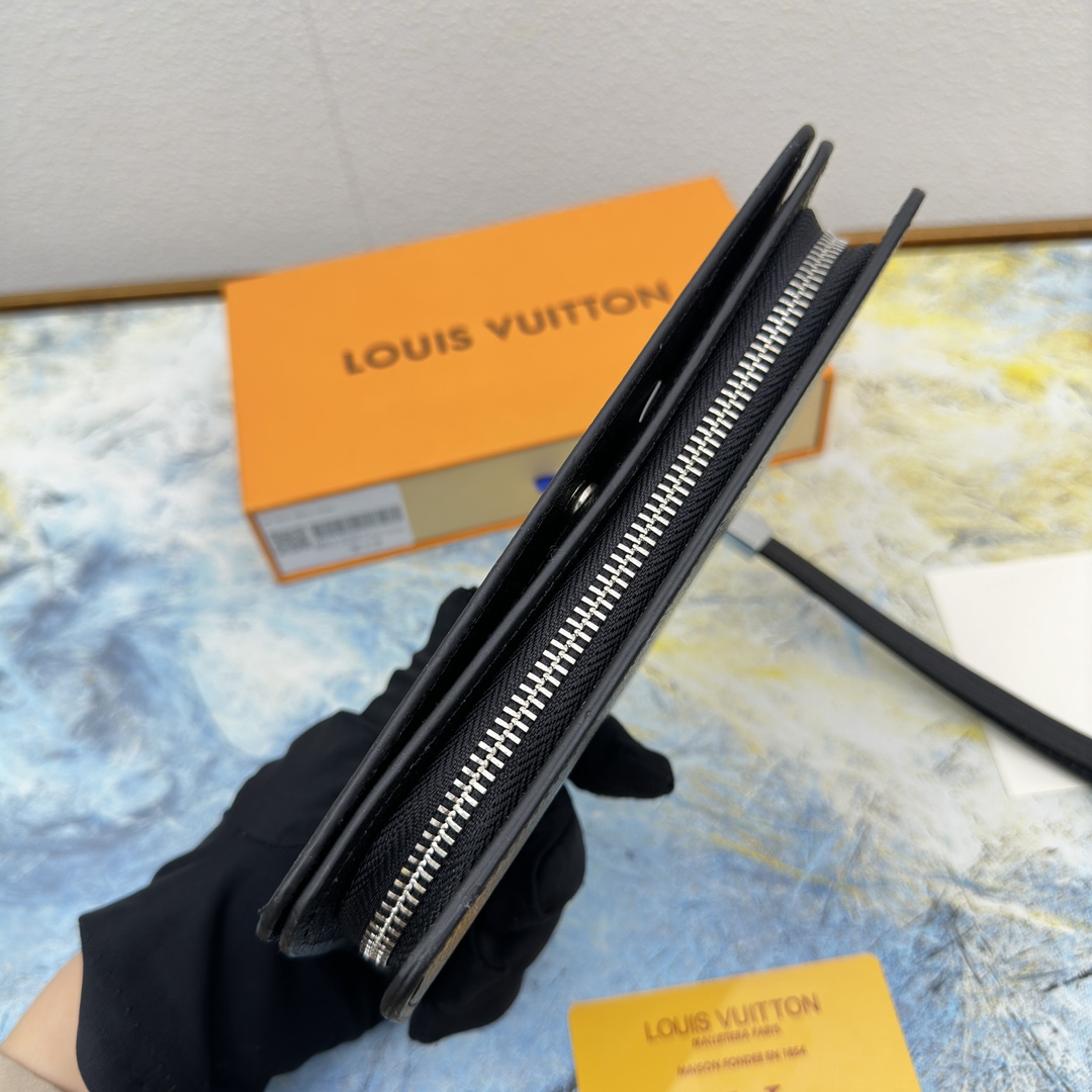 Close-up of the zipper detail on a classic leather long wallet