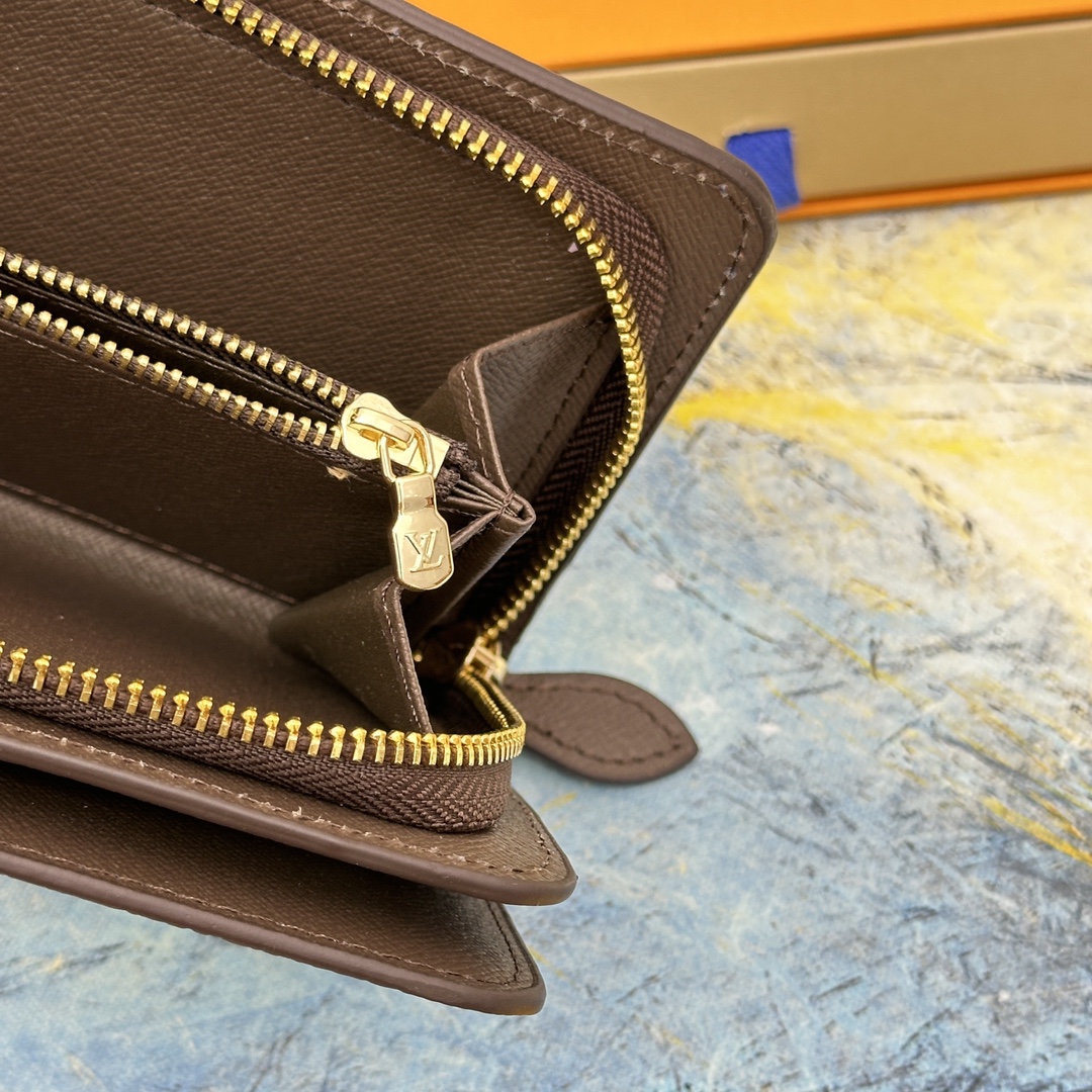 Leather long wallet in a gift box