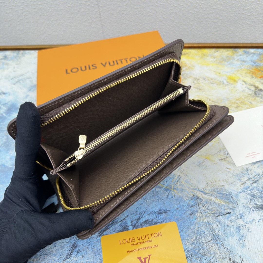 Leather long wallet held in hand