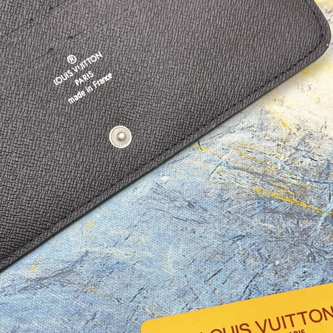 Leather Long Wallet In Hand