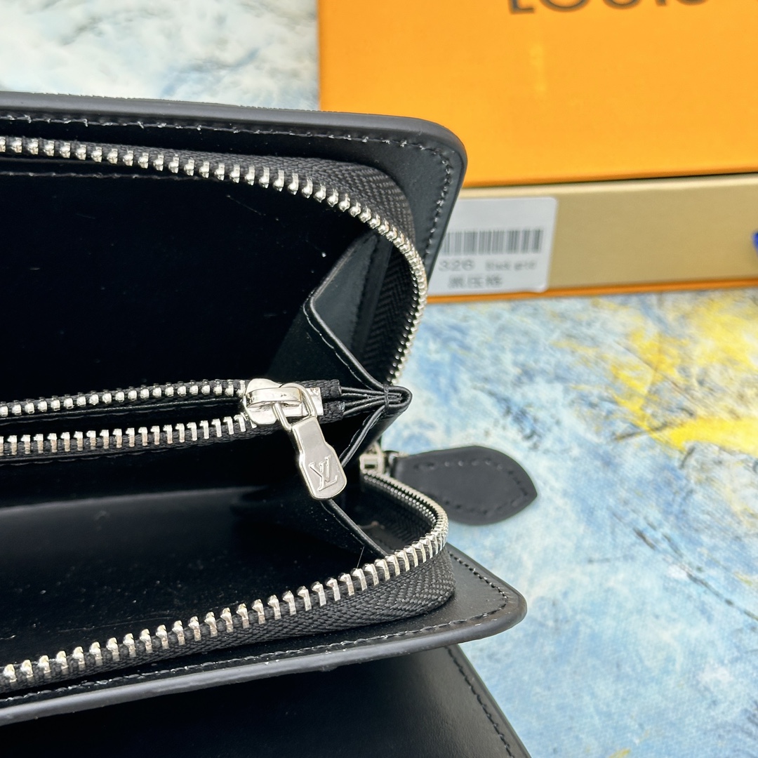 Leather long wallet in gift box