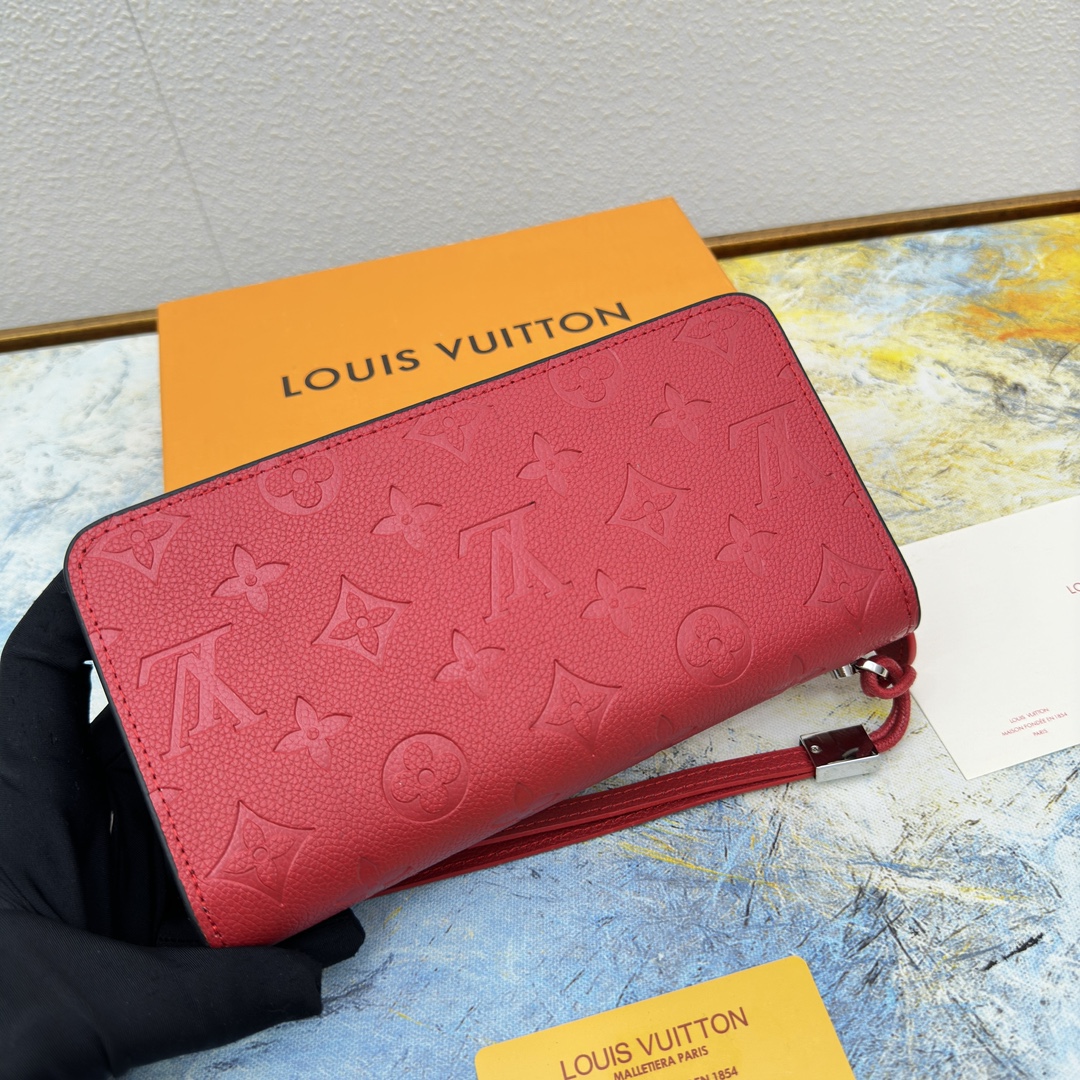 Leather zipper wallet close-up of zipper