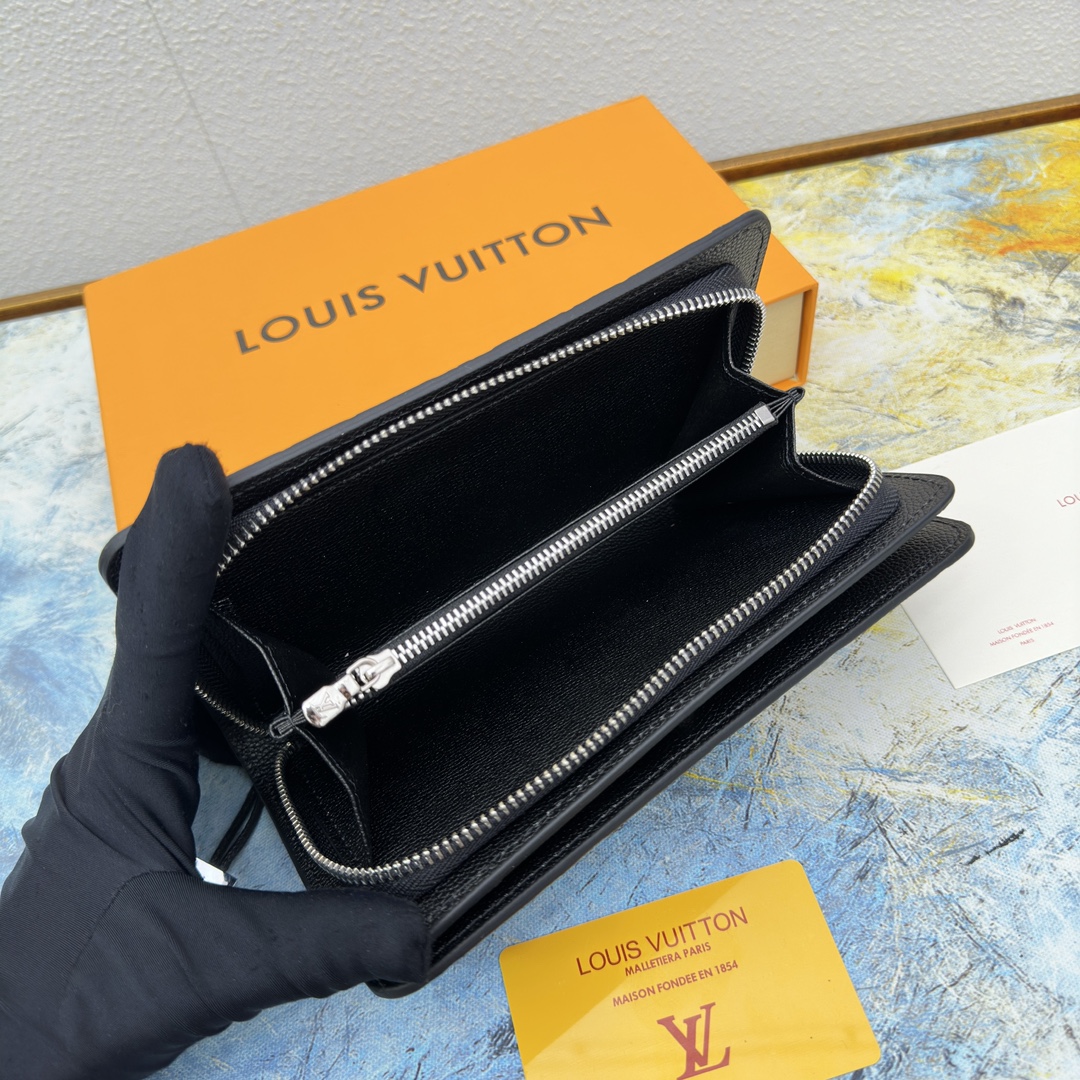 Premium leather wallet in gift box