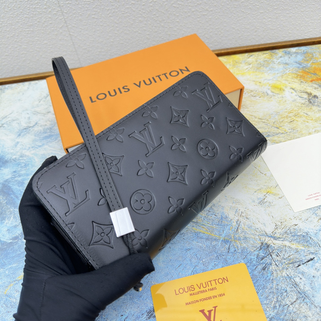 Long leather wallet interior view