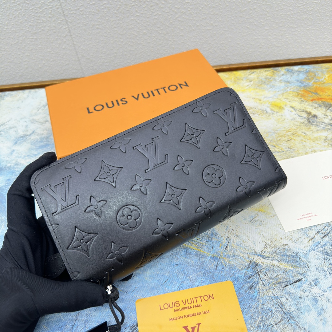 Classic leather long wallet front view