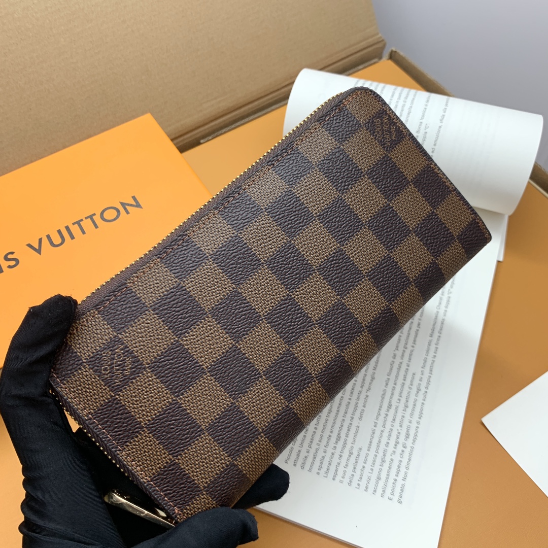 ルイ・ヴィトン Zippyラウンドファスナー財布 旅行スタイル