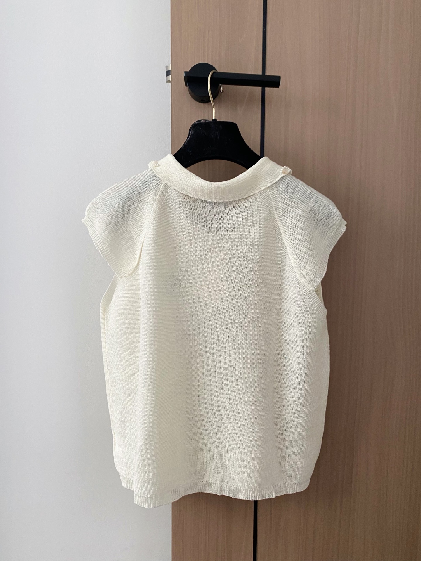 🛒—新款发售— 𝐋𝐎𝐄𝐖𝐄 𝟐𝟓𝐬𝐬 早春三色背心 上身超級顯瘦 𝟑色𝟑碼 𝟑𝟔/𝟑𝟖/𝟒𝟎 