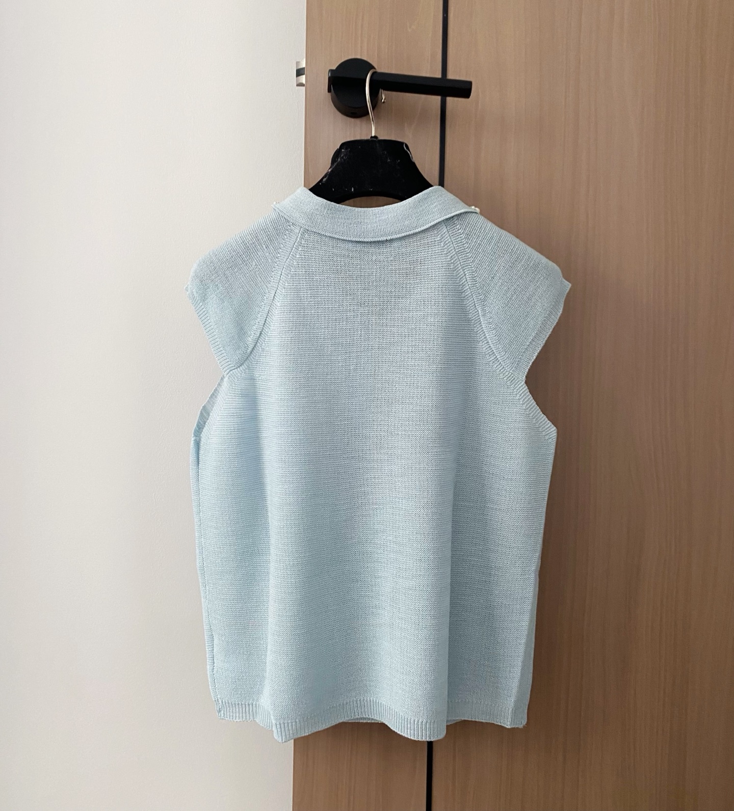 🛒—新款发售— 𝐋𝐎𝐄𝐖𝐄 𝟐𝟓𝐬𝐬 早春三色背心 上身超級顯瘦 𝟑色𝟑碼 𝟑𝟔/𝟑𝟖/𝟒𝟎 