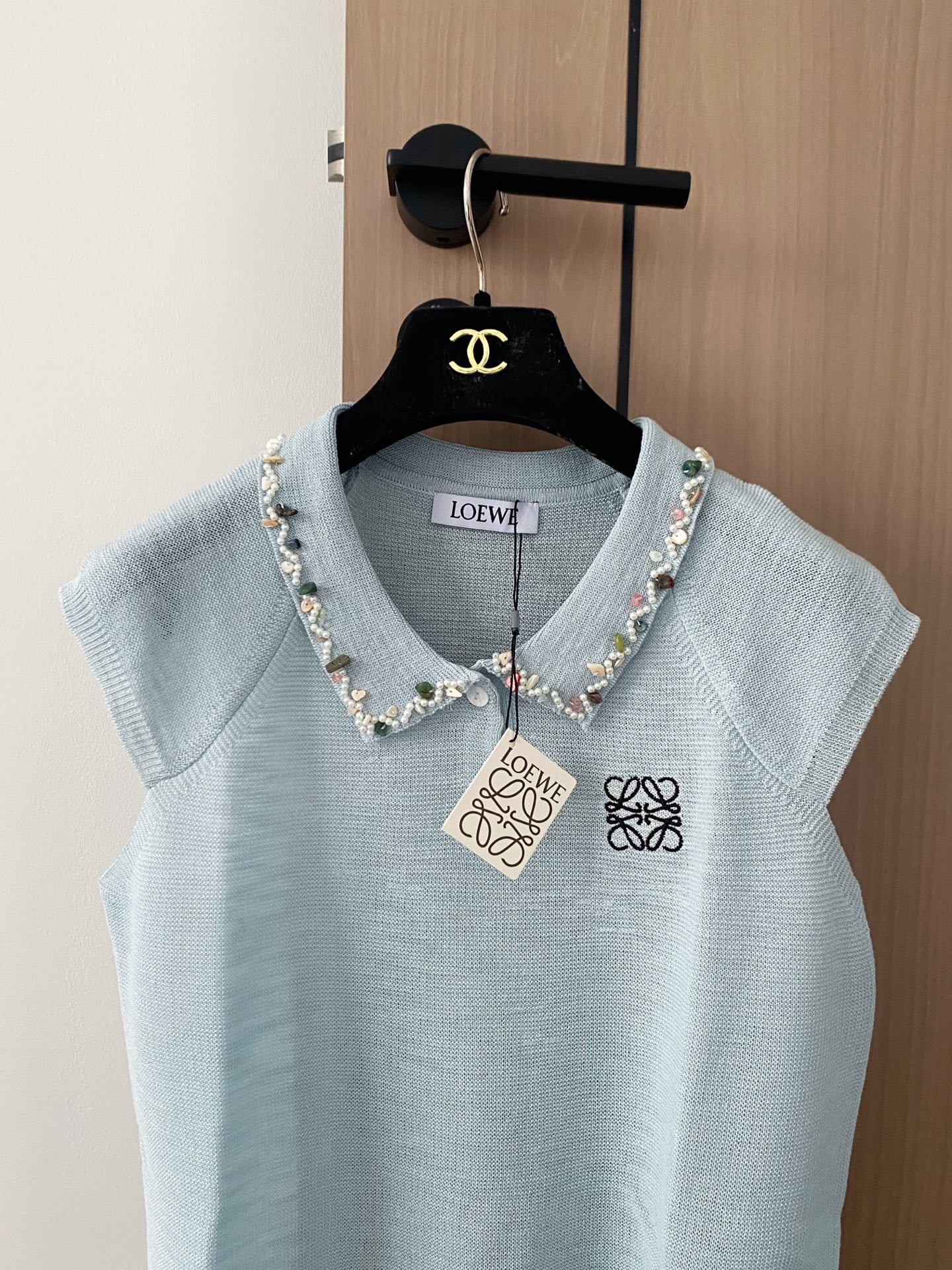 🛒—新款发售— 𝐋𝐎𝐄𝐖𝐄 𝟐𝟓𝐬𝐬 早春三色背心 上身超級顯瘦 𝟑色𝟑碼 𝟑𝟔/𝟑𝟖/𝟒𝟎 