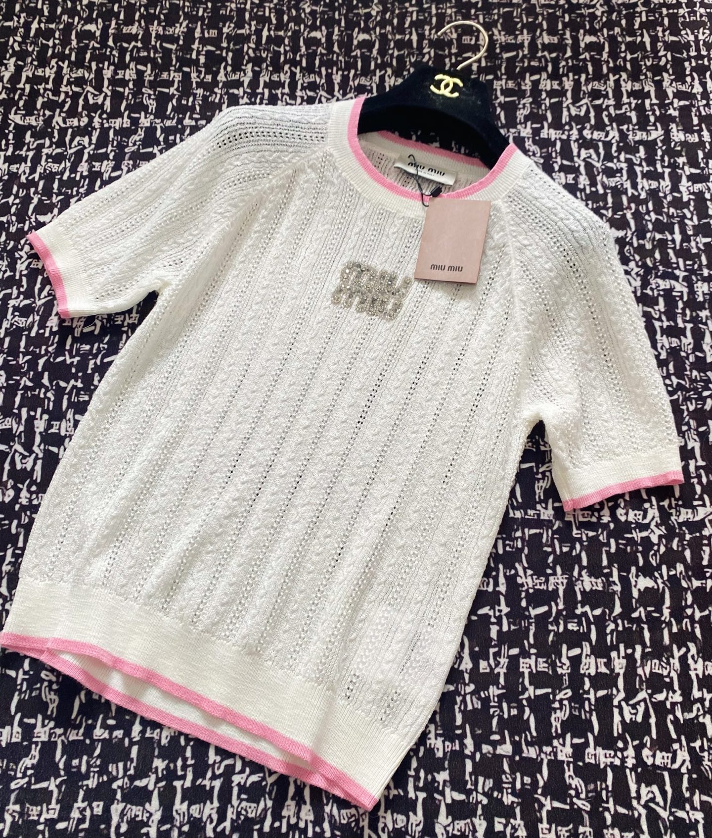 NO:330762,New style simple two-color round neck short sleeve logo embellishment and decoration, slim and versatile upper body size //, T-shirt, alexander wang19860909新款 簡約二色圆领短袖 logo点缀修饰 上身显瘦百搭 码数//,,T-shirt,alexander wang,Women's clothing